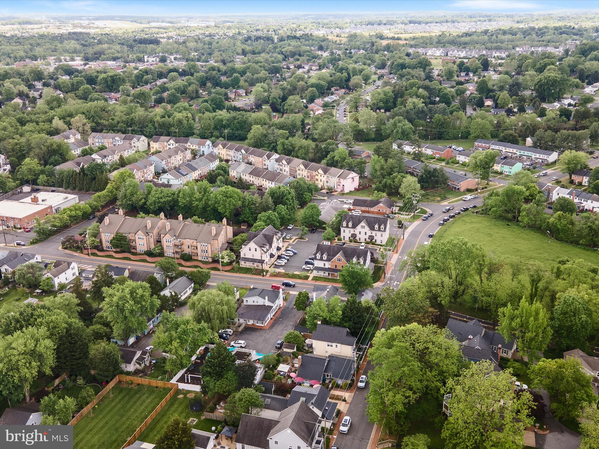 COLONIAL SQUARE - Residential