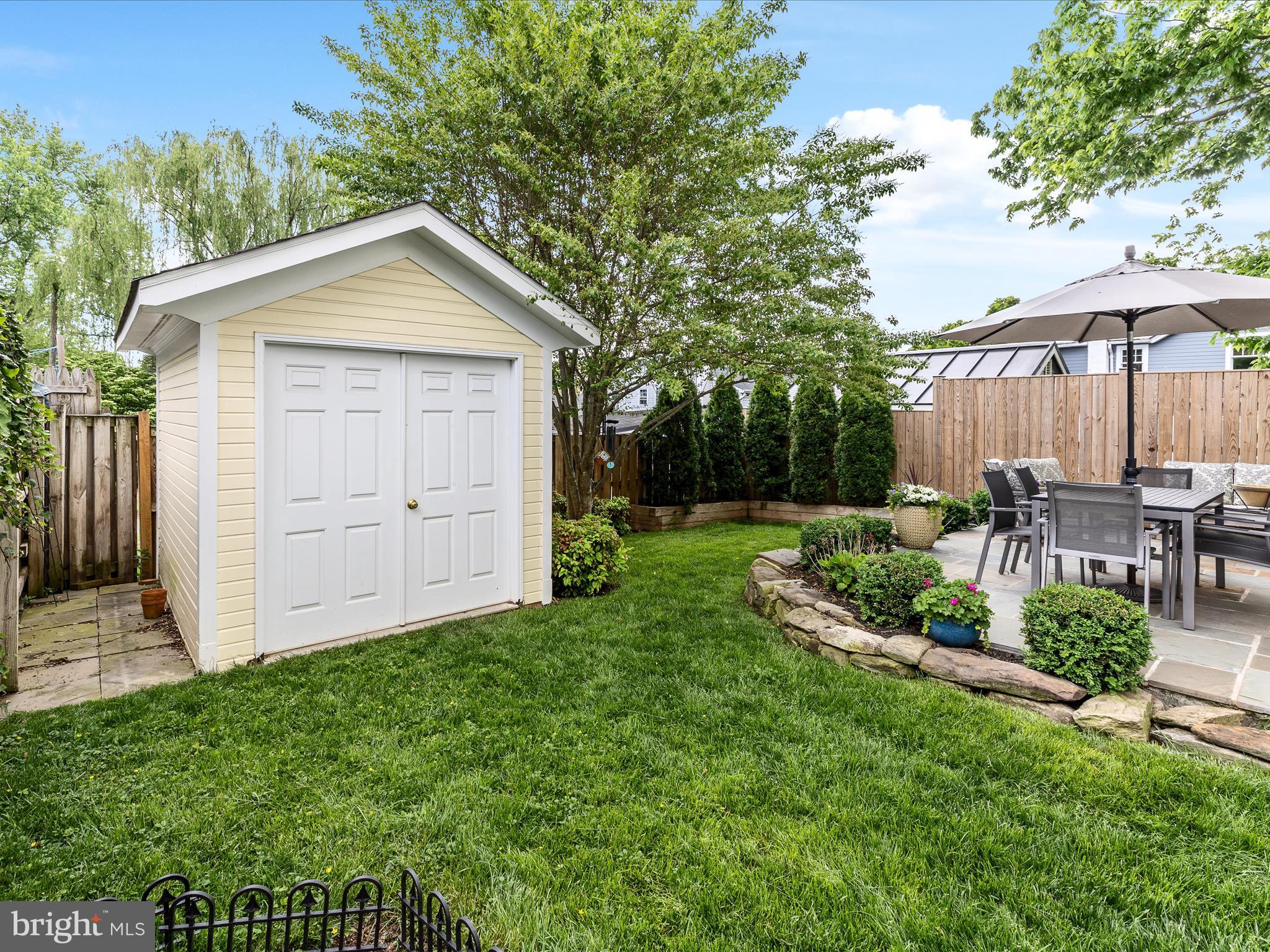 COLONIAL SQUARE - Residential