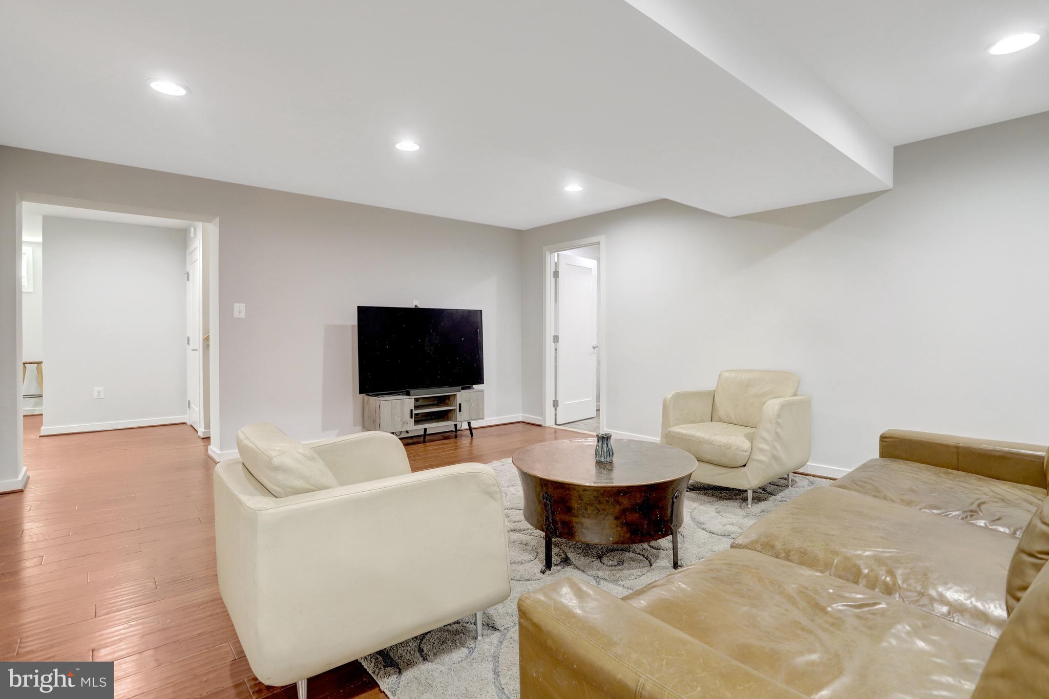 GOLF CLUB MANOR - Residential