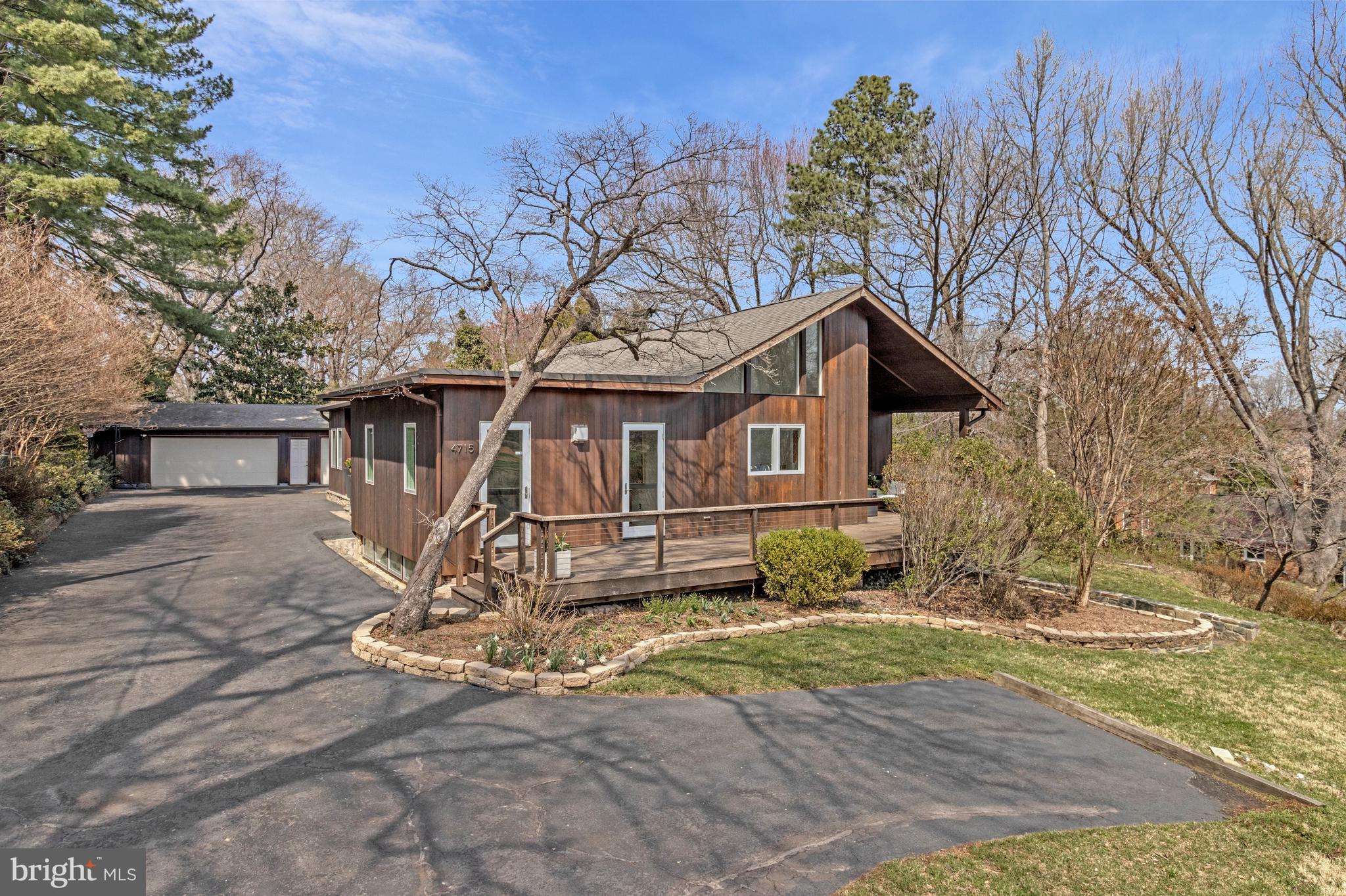 GOLF CLUB MANOR - Residential