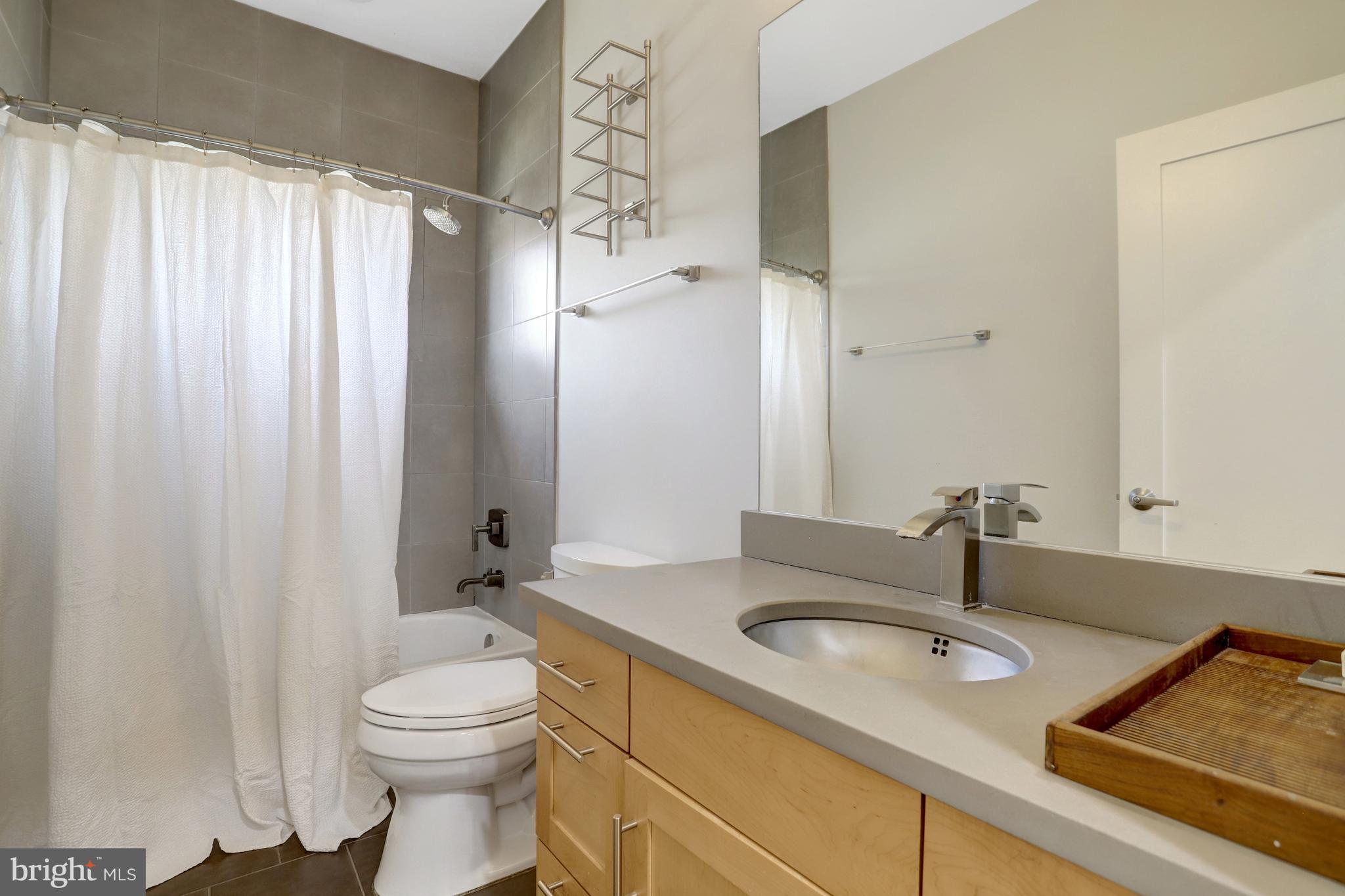 GOLF CLUB MANOR - Residential