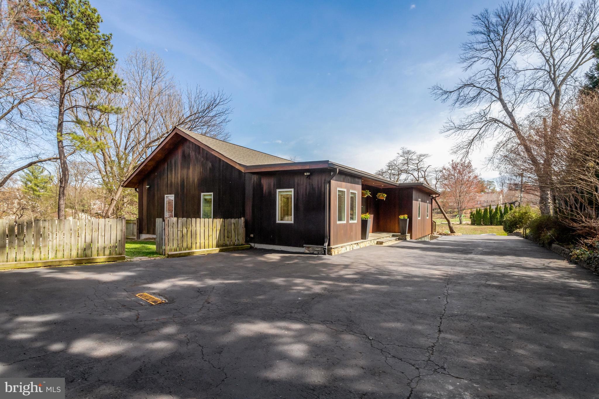 GOLF CLUB MANOR - Residential