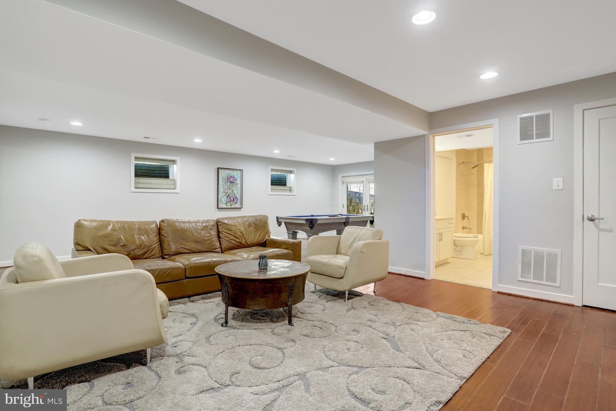 GOLF CLUB MANOR - Residential