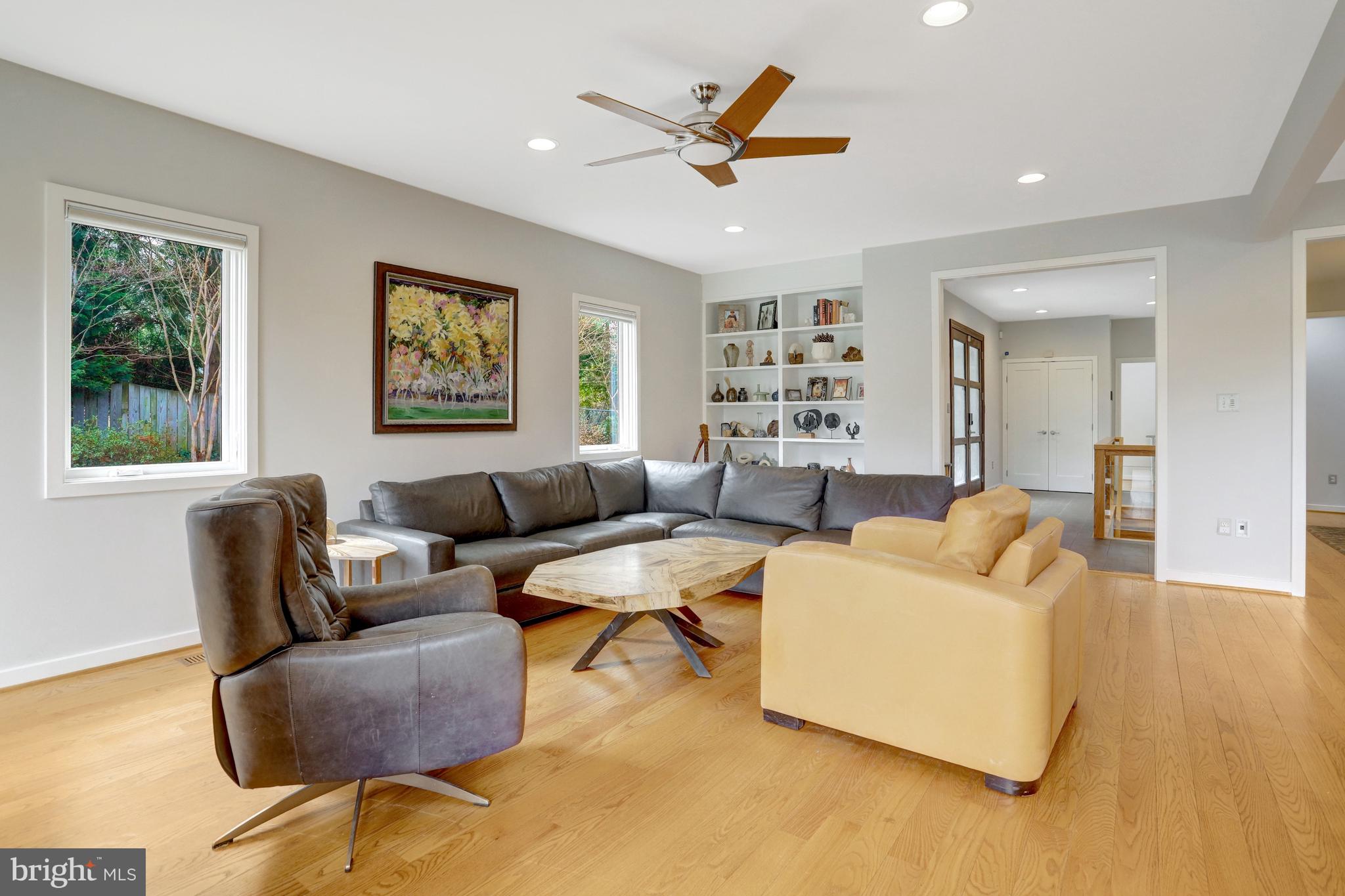 GOLF CLUB MANOR - Residential