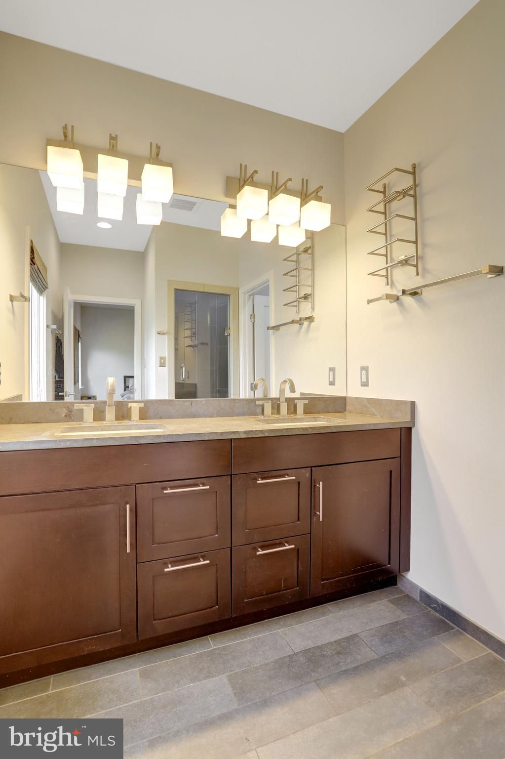 GOLF CLUB MANOR - Residential