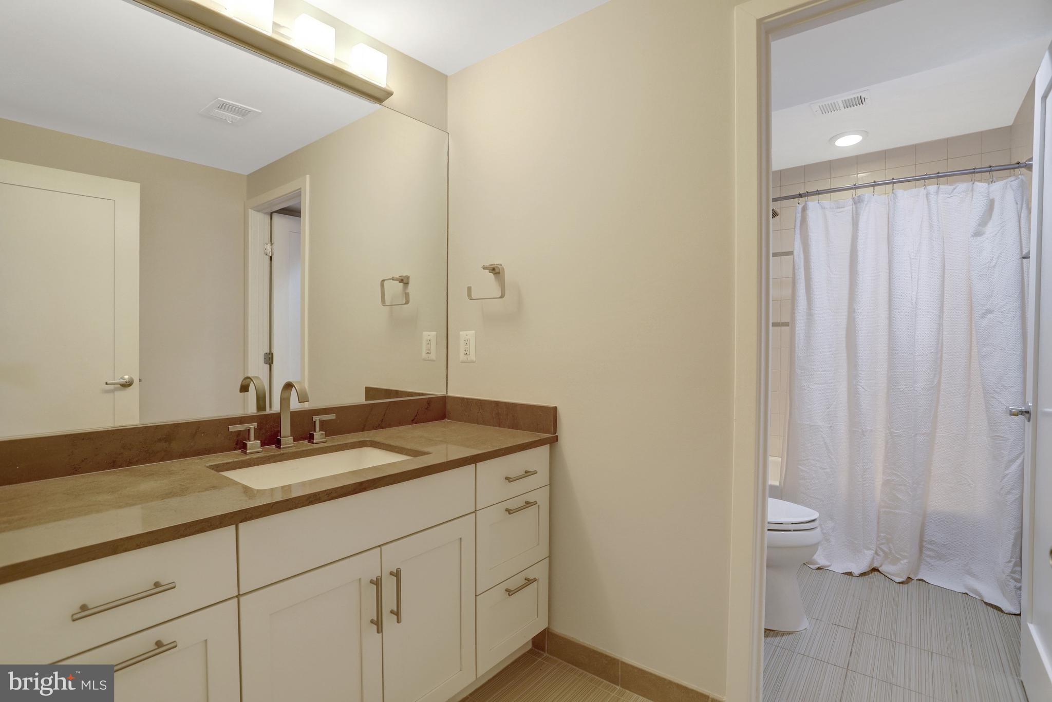 GOLF CLUB MANOR - Residential