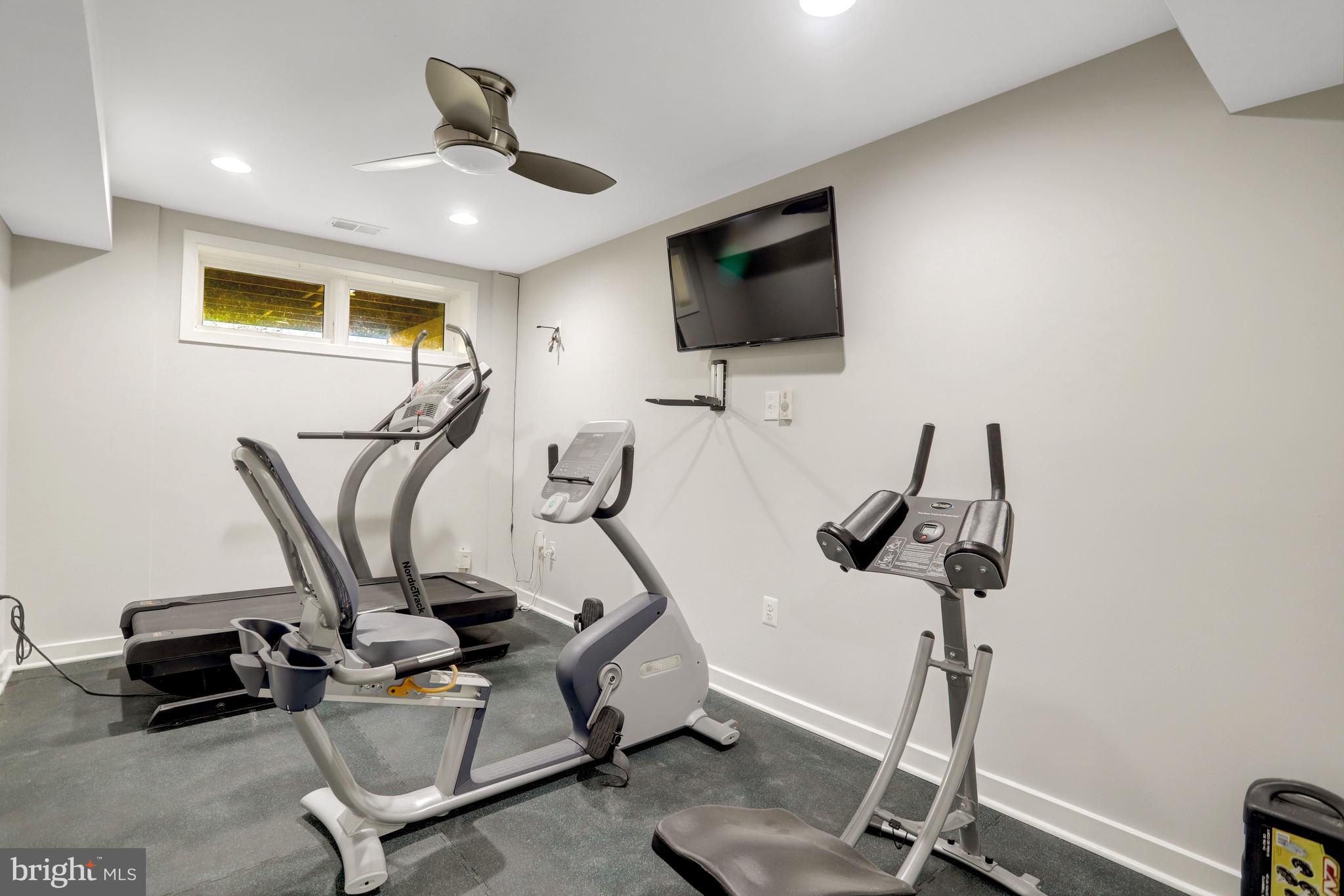 GOLF CLUB MANOR - Residential