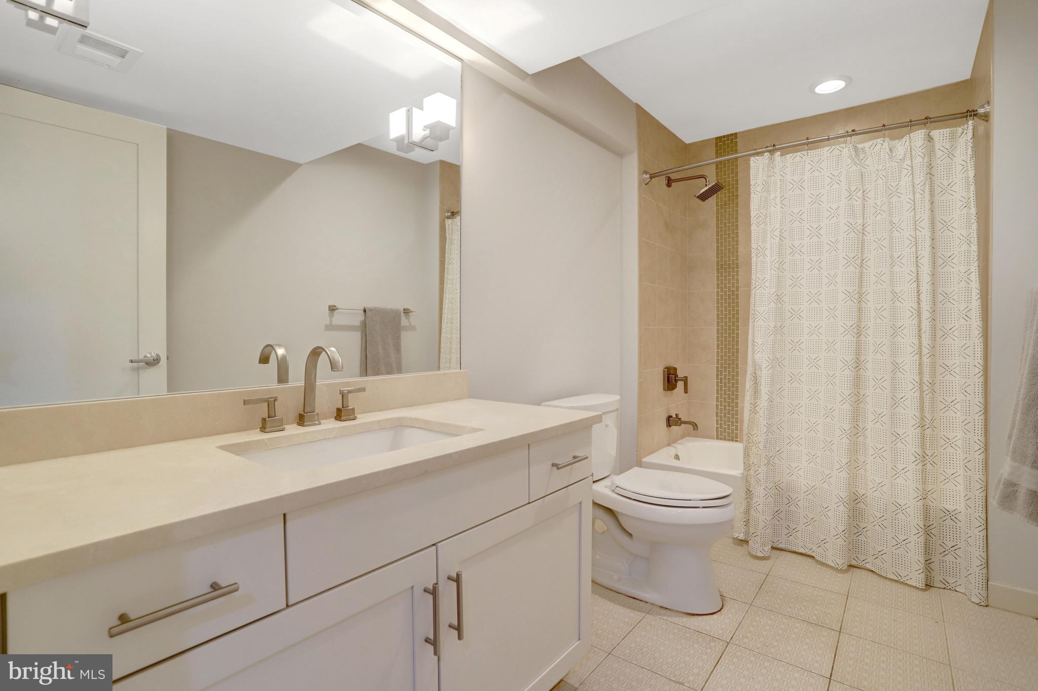 GOLF CLUB MANOR - Residential