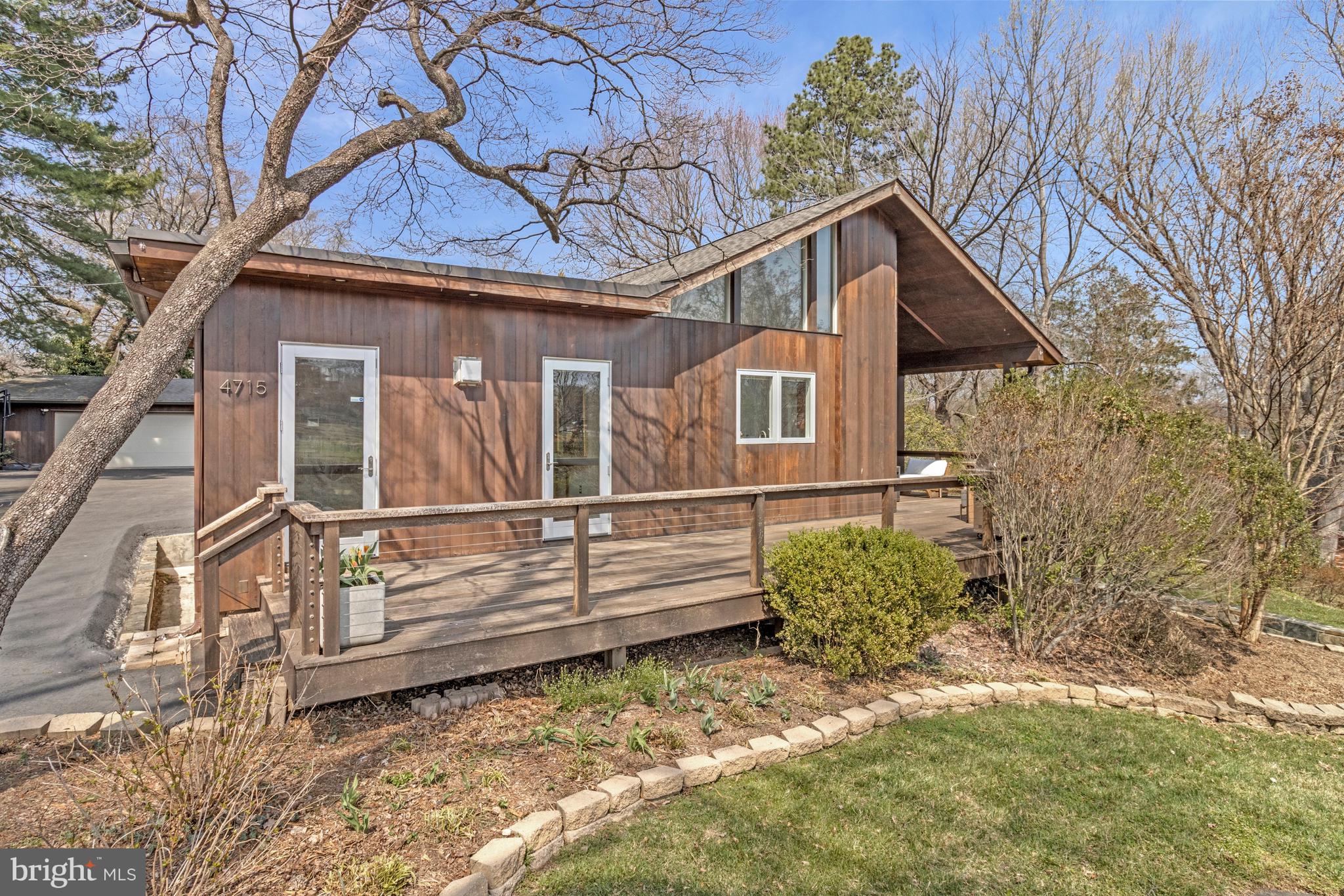 GOLF CLUB MANOR - Residential