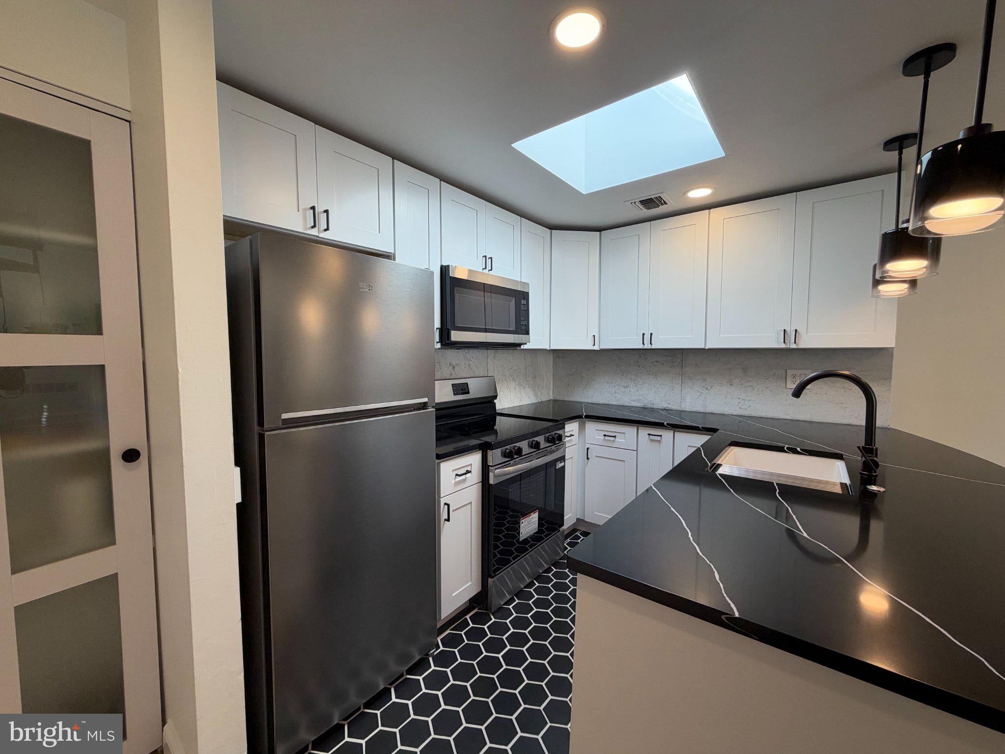 1503 GREEN STREET 7