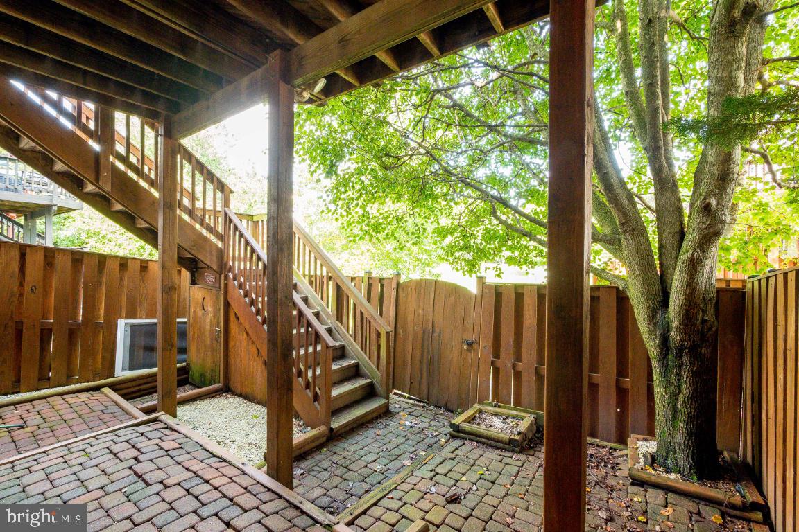 ISLAND CREEK - Residential Lease