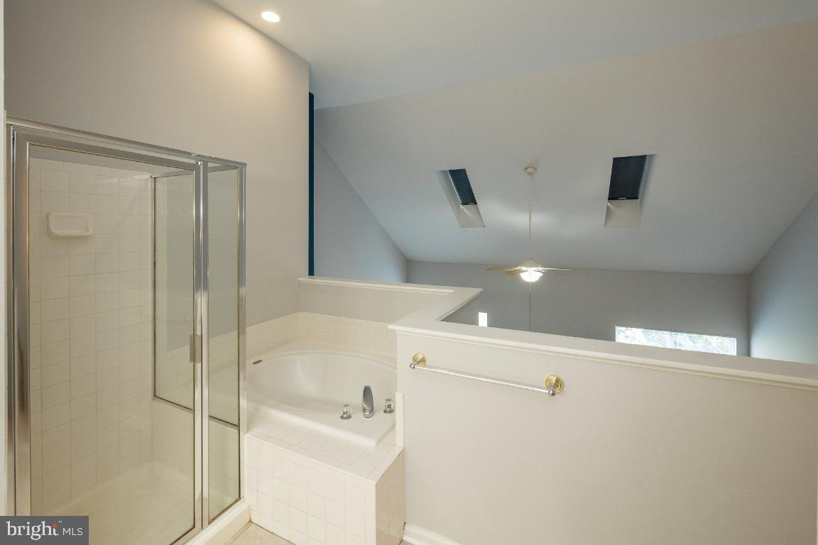 ISLAND CREEK - Residential Lease