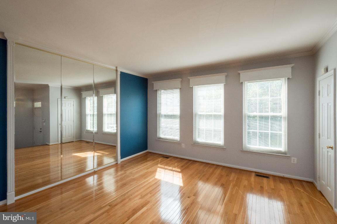 ISLAND CREEK - Residential Lease