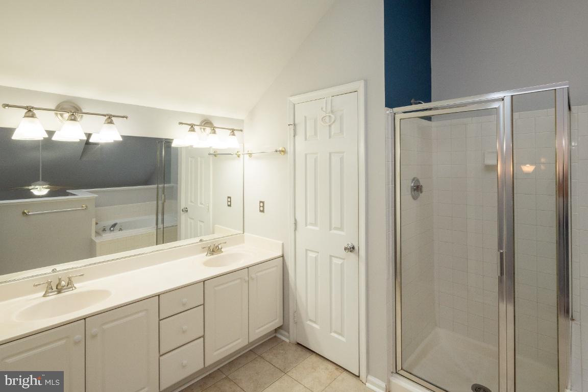 ISLAND CREEK - Residential Lease