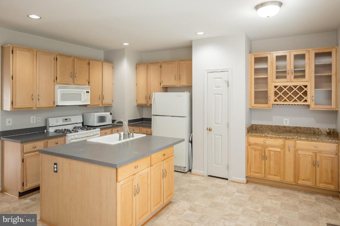 ISLAND CREEK - Residential Lease