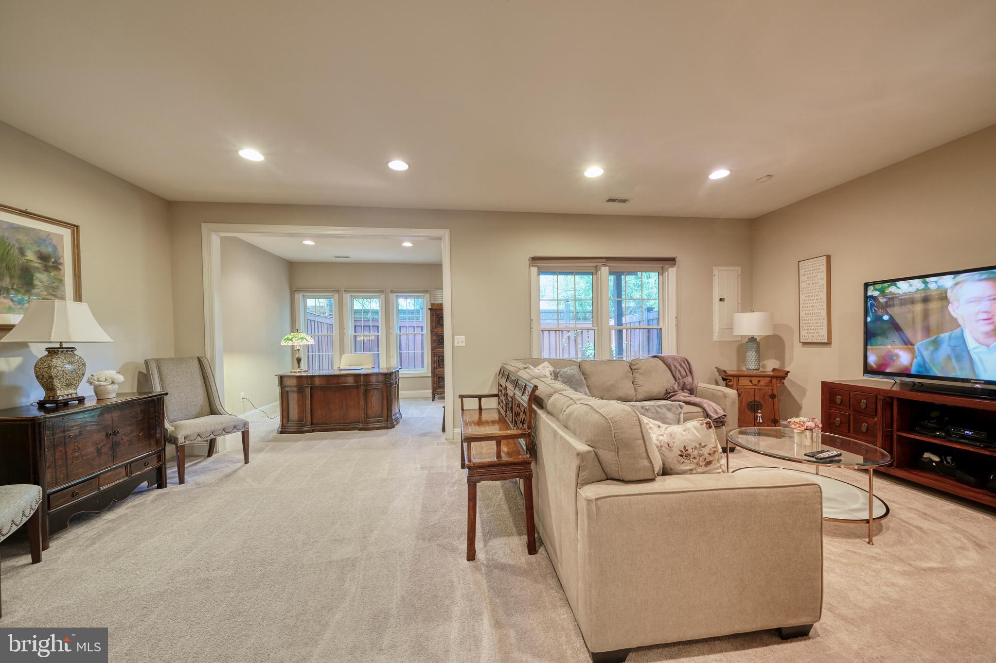 OAK MANOR - Residential