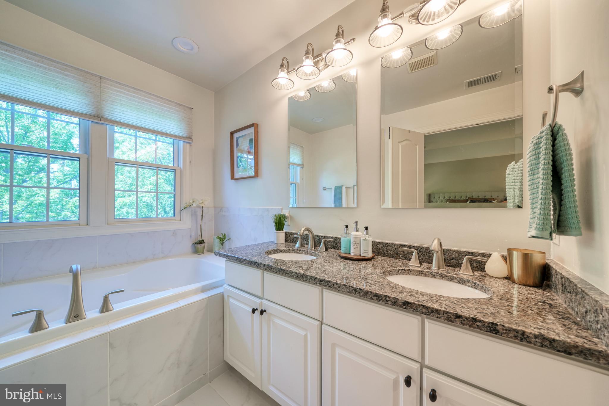 OAK MANOR - Residential