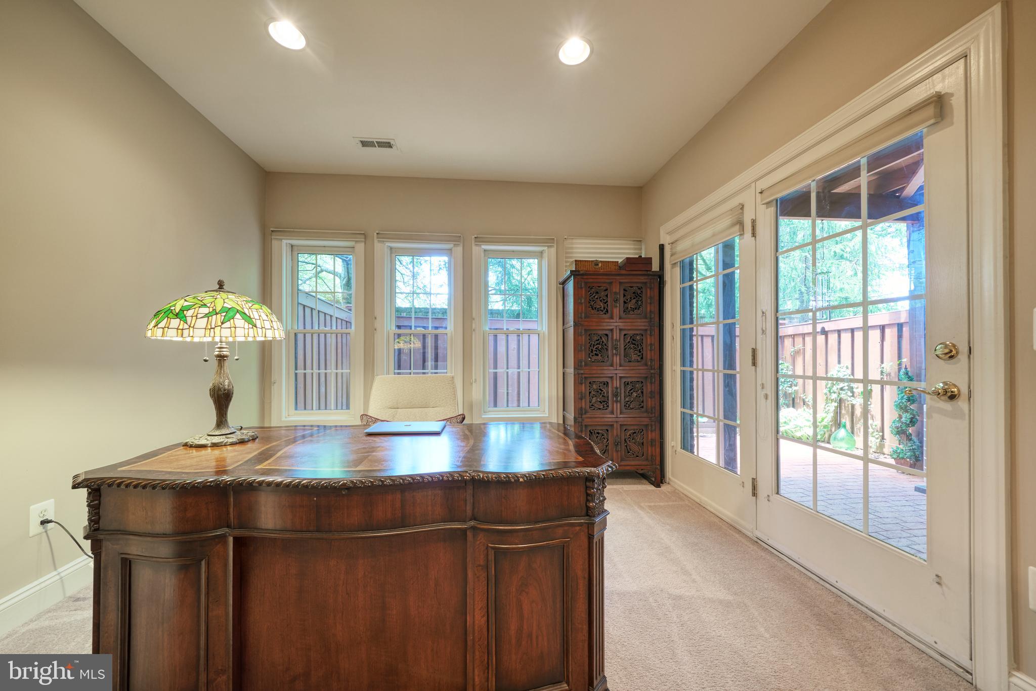 OAK MANOR - Residential