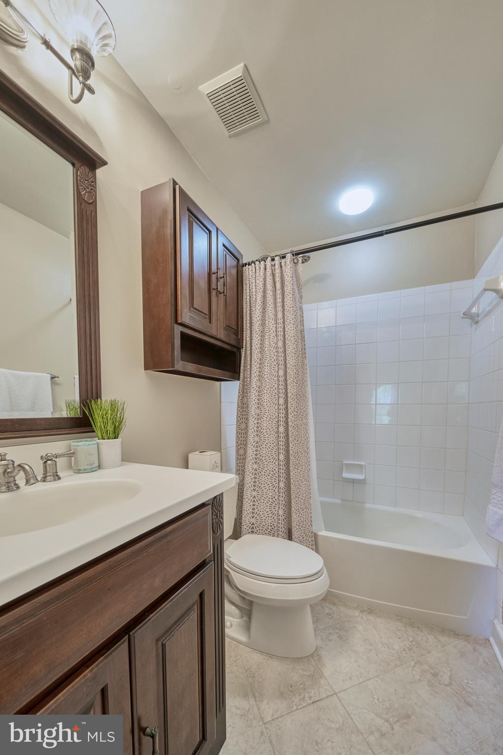 OAK MANOR - Residential