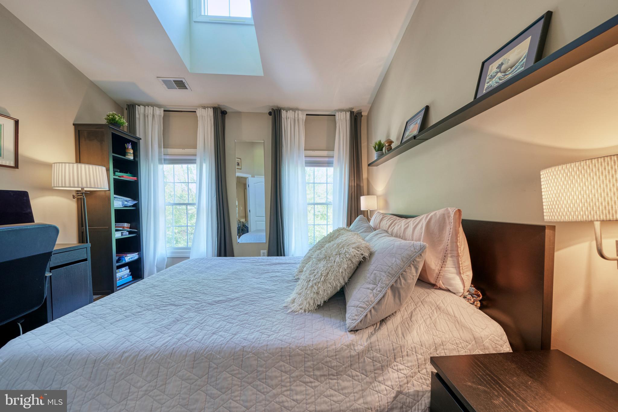 OAK MANOR - Residential