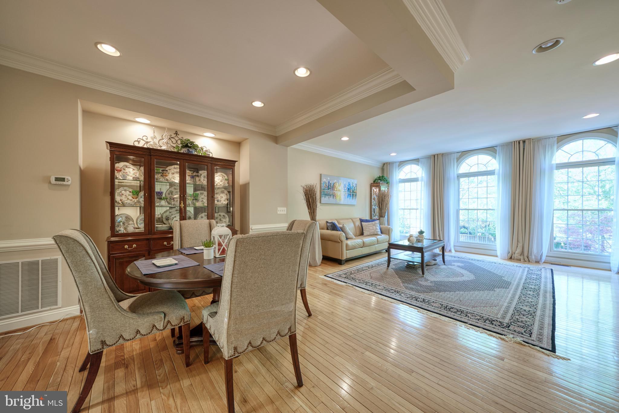 OAK MANOR - Residential