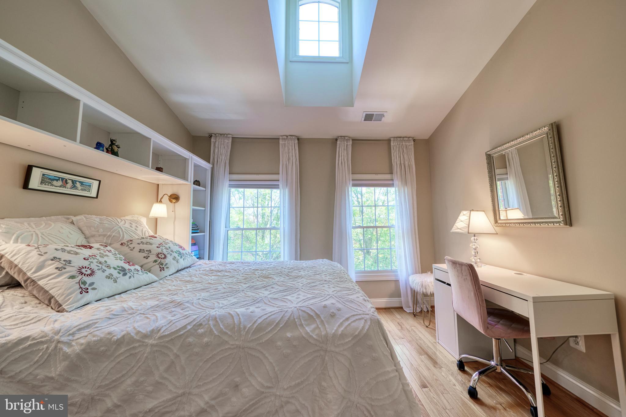 OAK MANOR - Residential