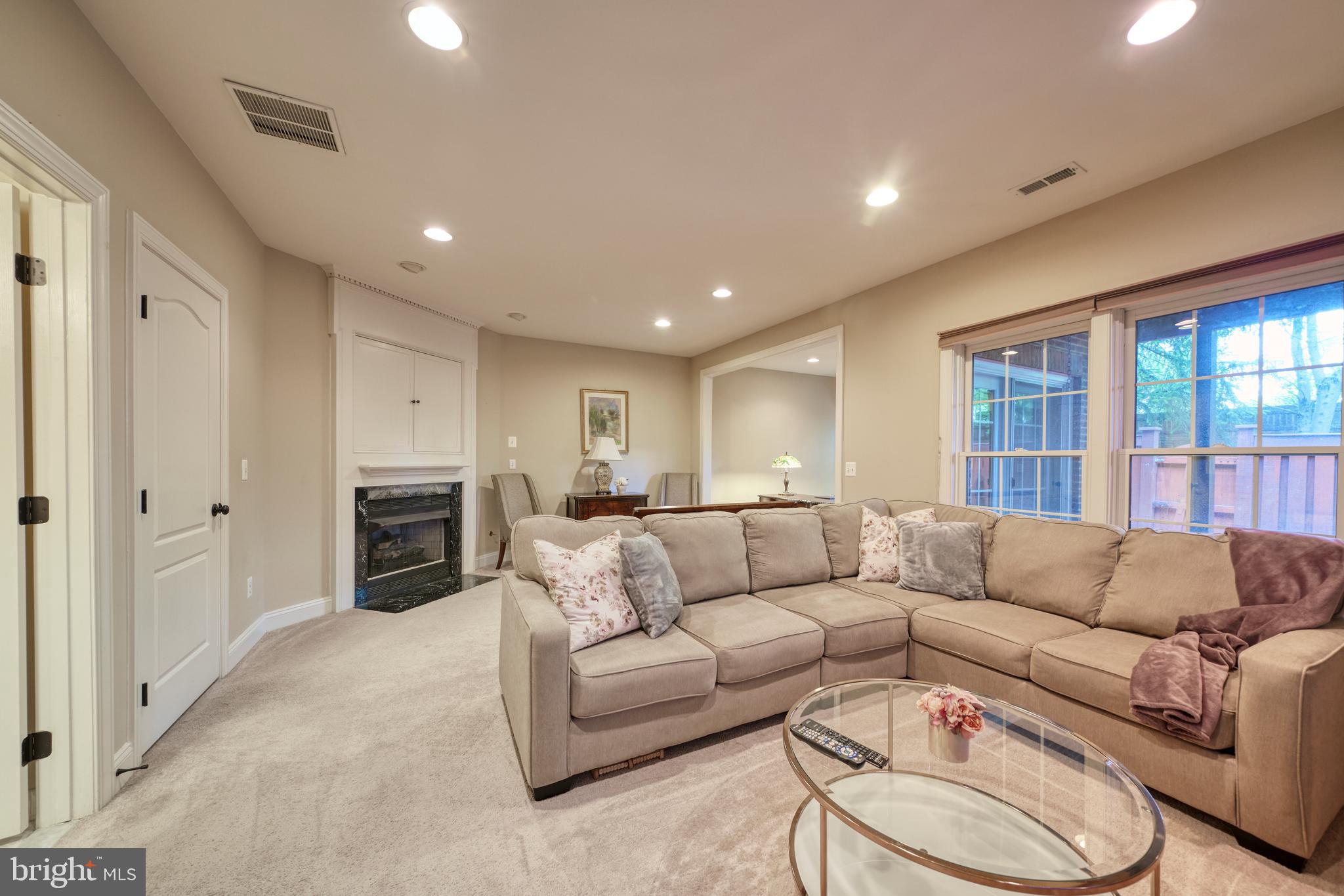 OAK MANOR - Residential