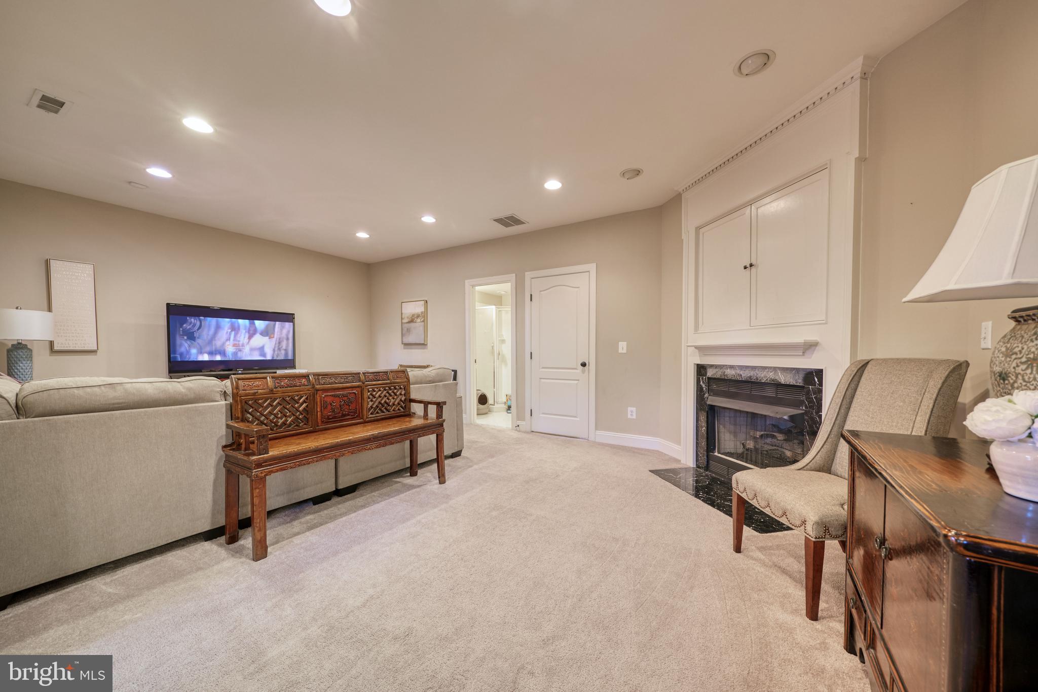 OAK MANOR - Residential