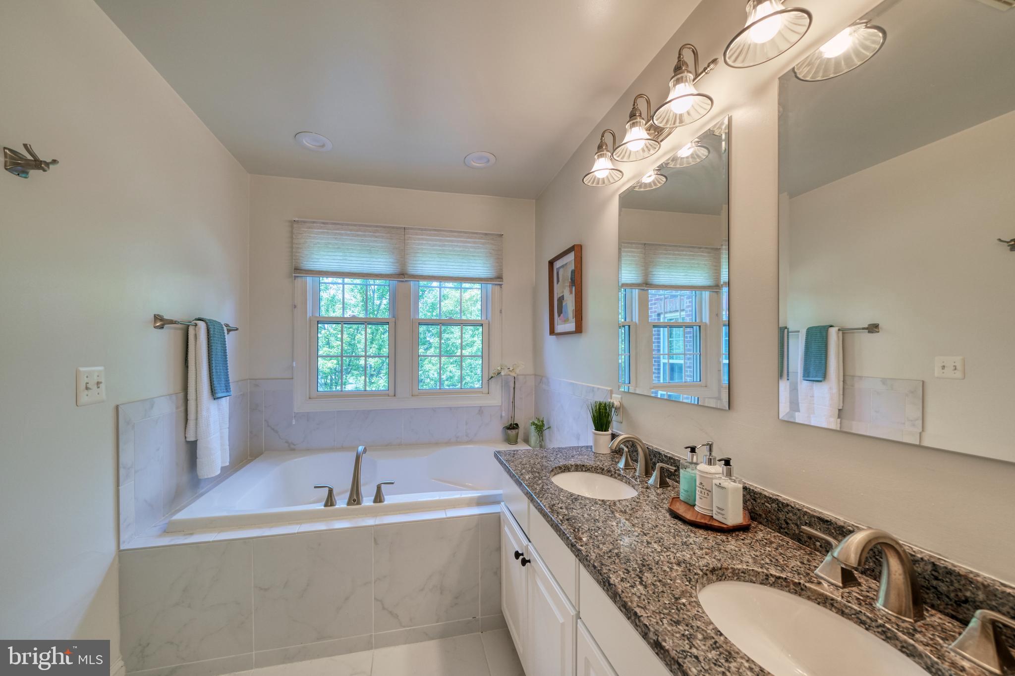 OAK MANOR - Residential