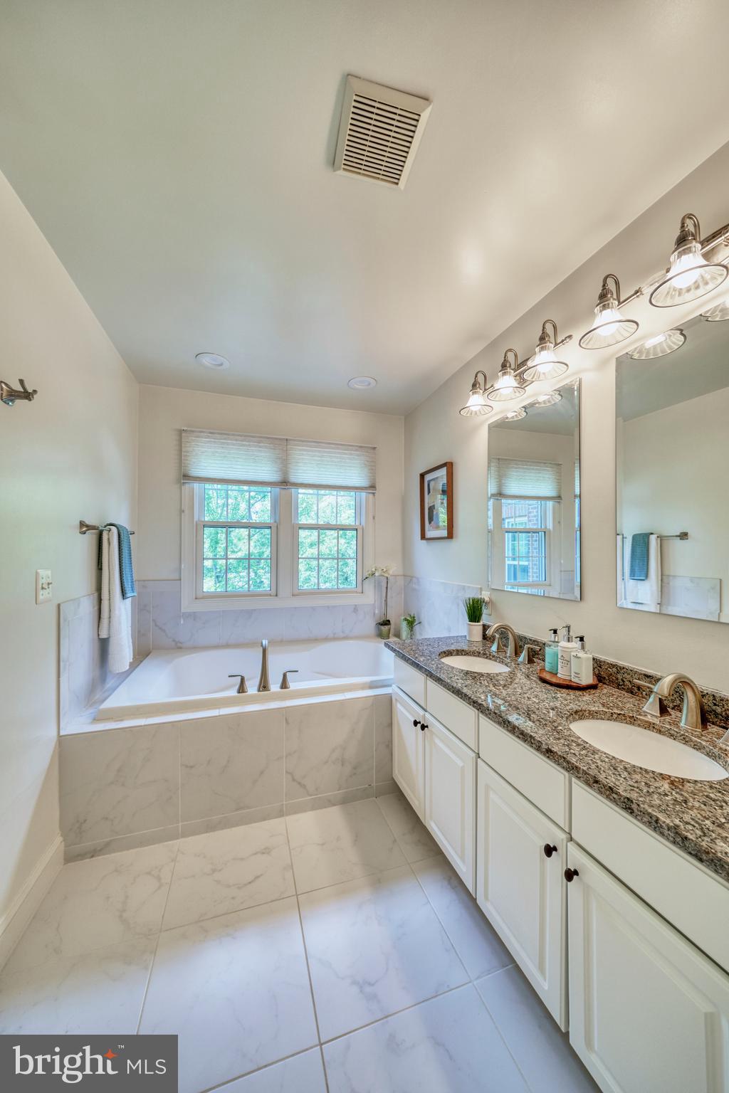 OAK MANOR - Residential