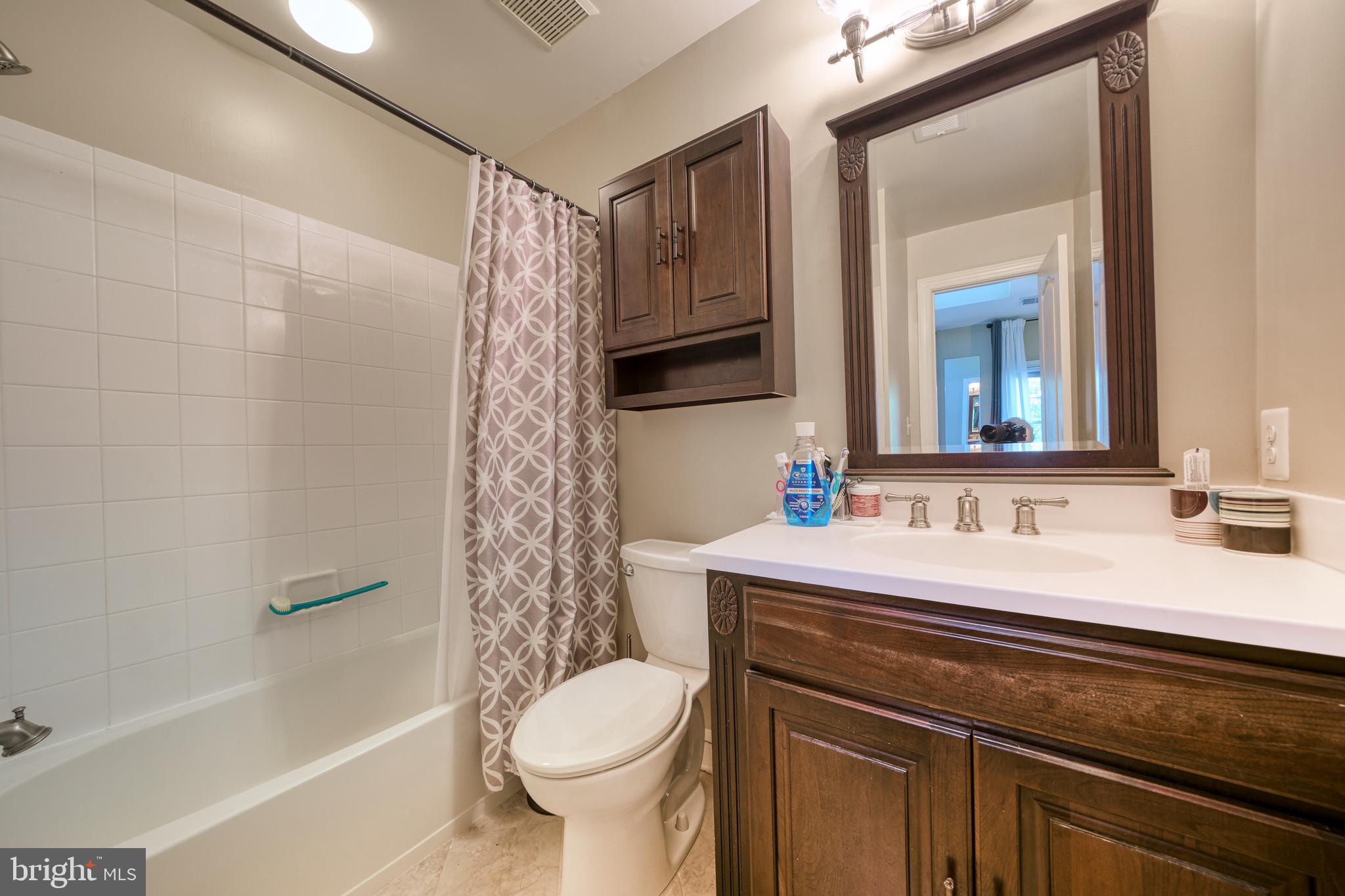 OAK MANOR - Residential