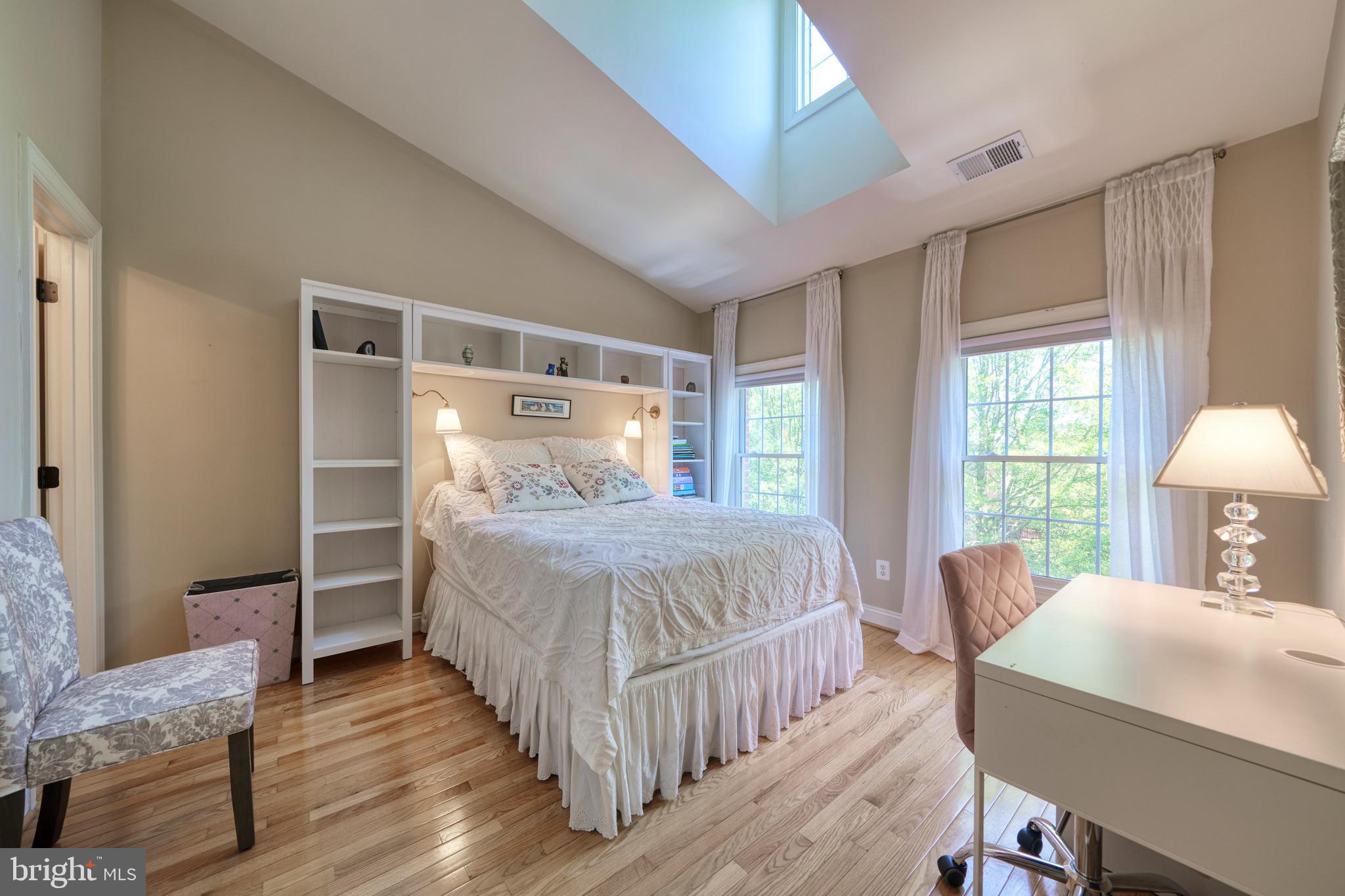 OAK MANOR - Residential