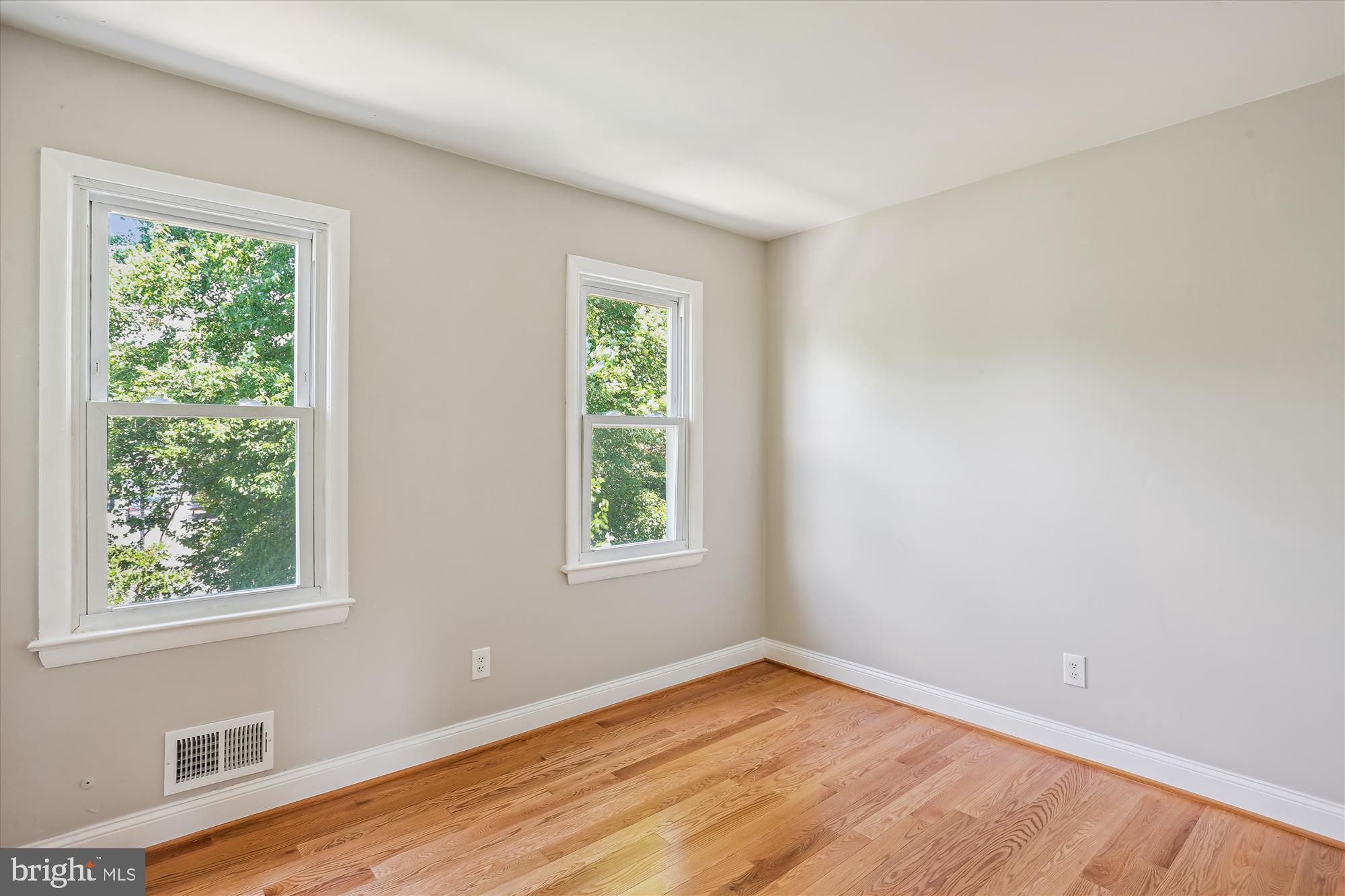 POOLESVILLE - Residential