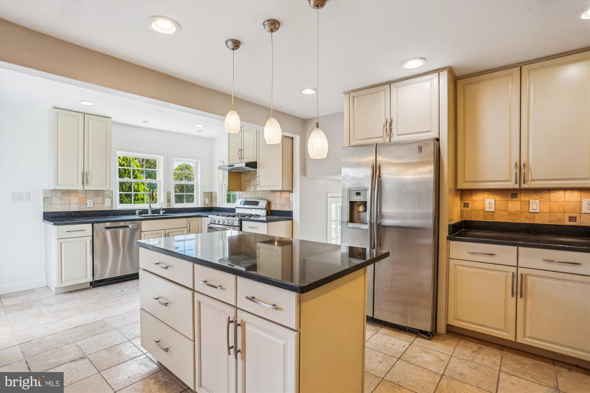 POOLESVILLE - Residential