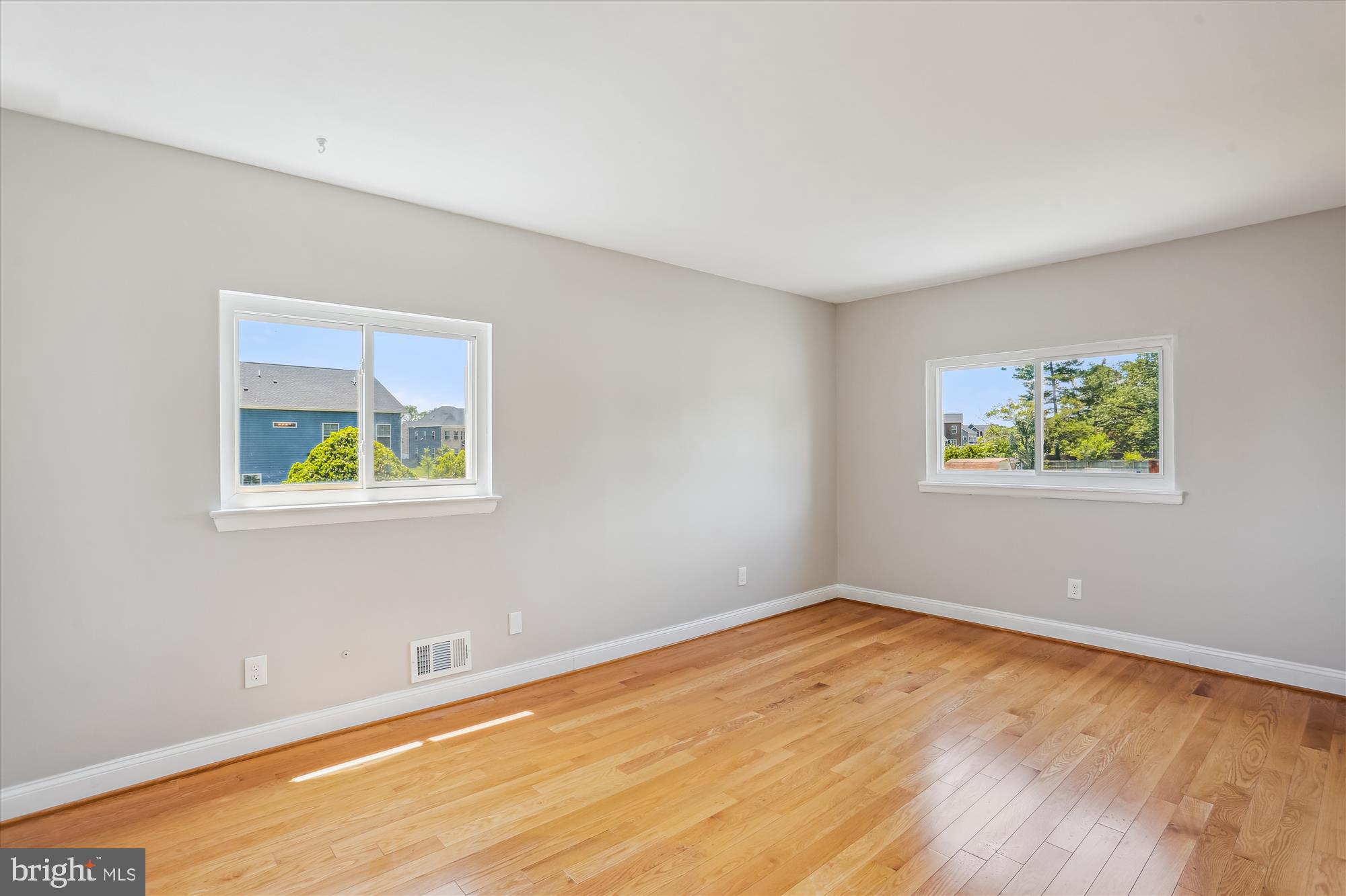 POOLESVILLE - Residential