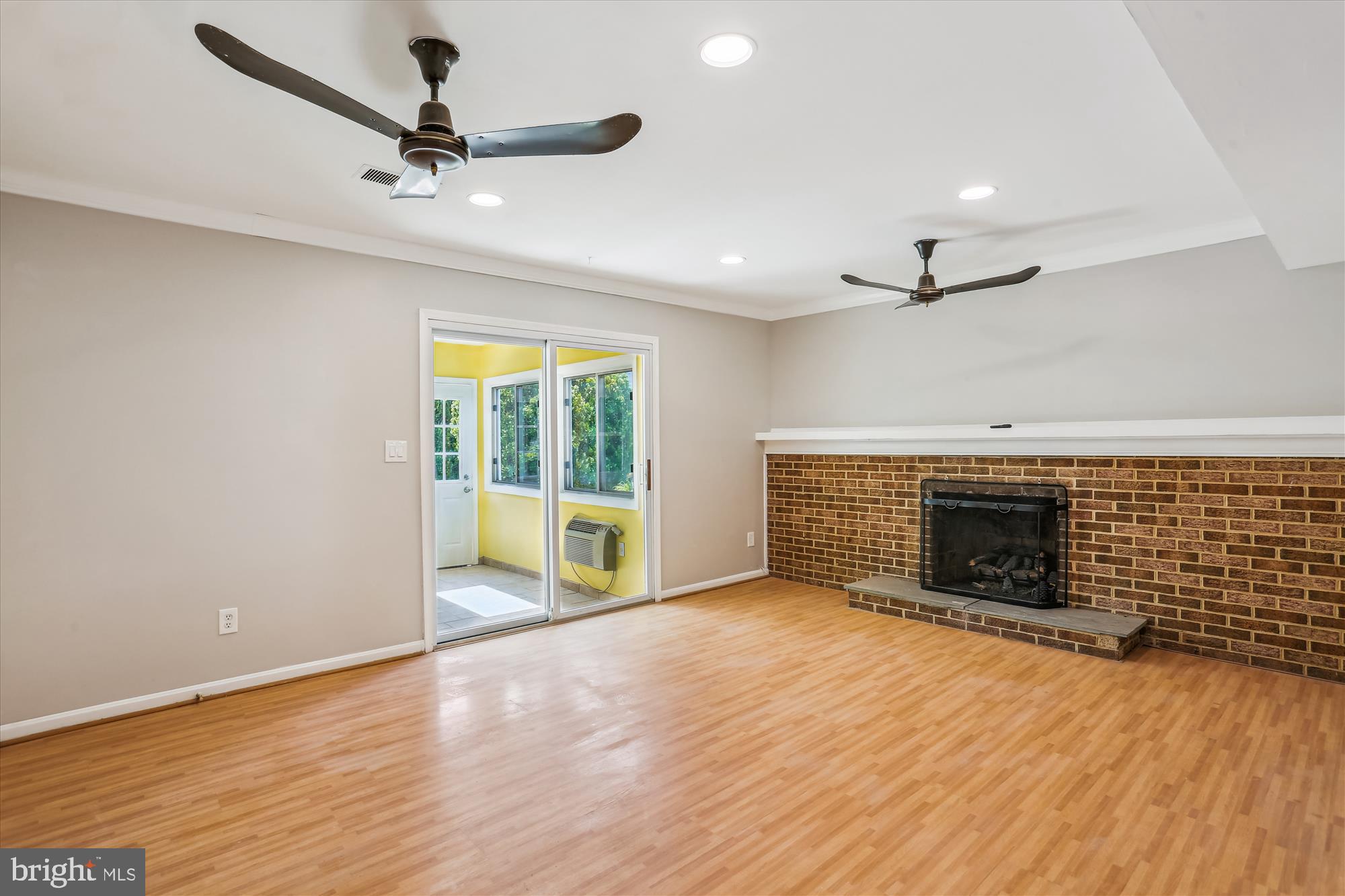 POOLESVILLE - Residential