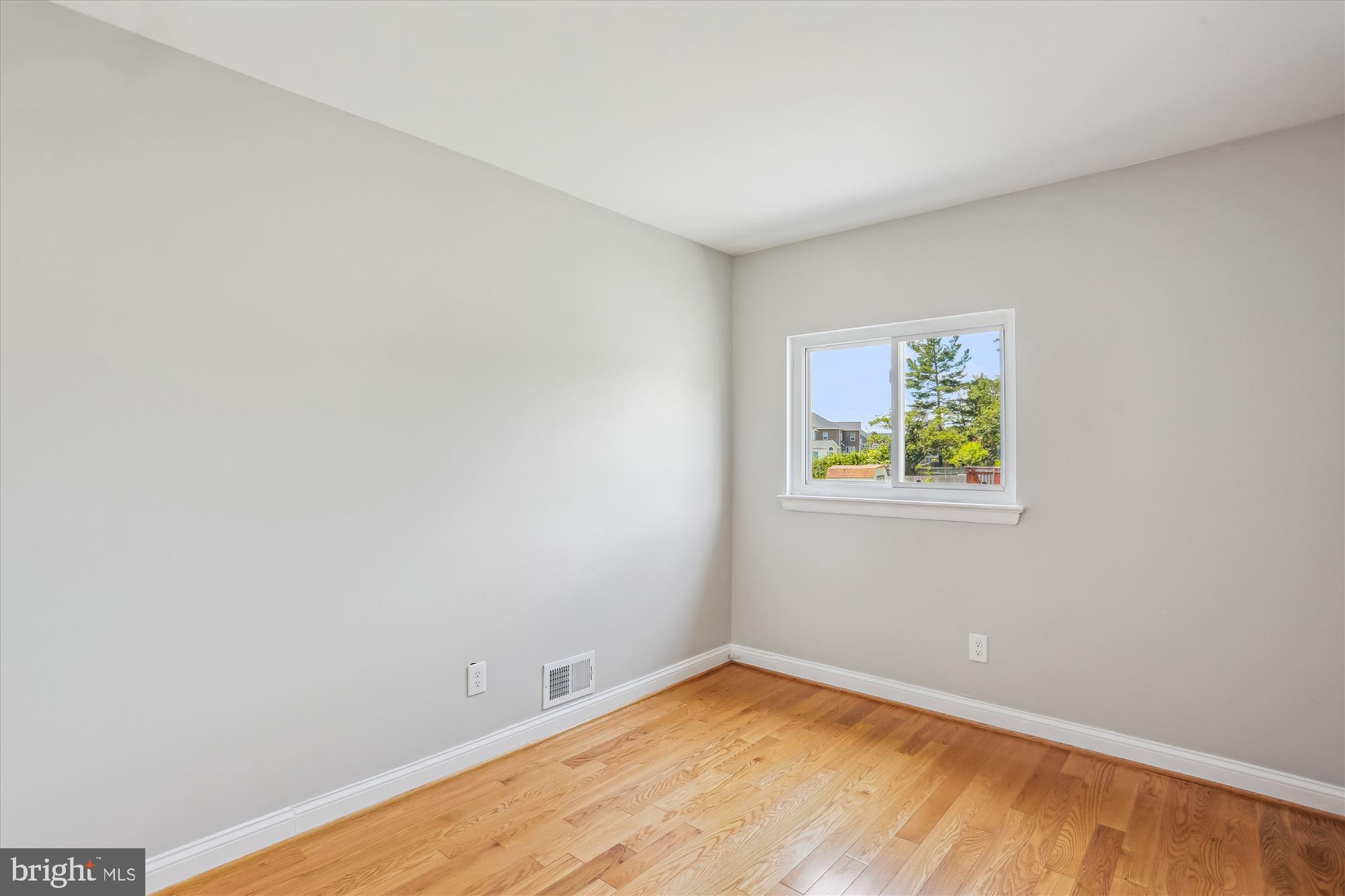 POOLESVILLE - Residential