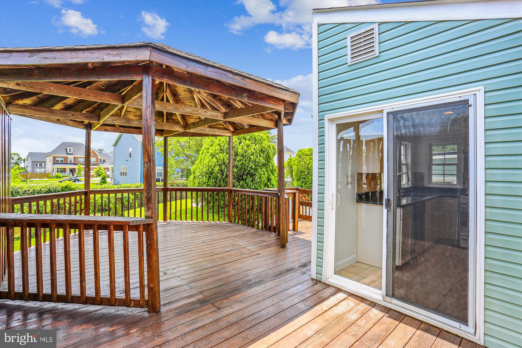 POOLESVILLE - Residential