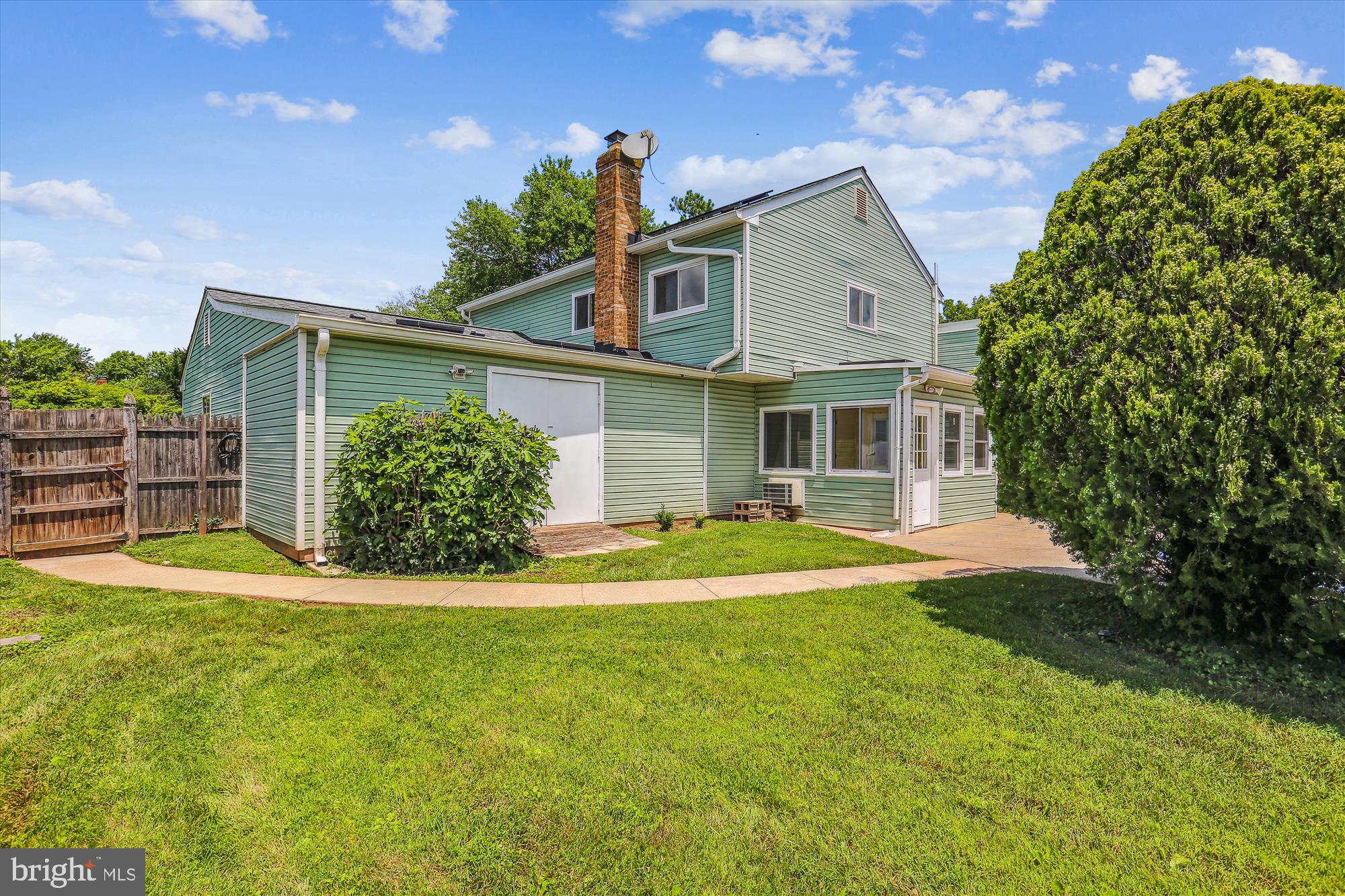 POOLESVILLE - Residential