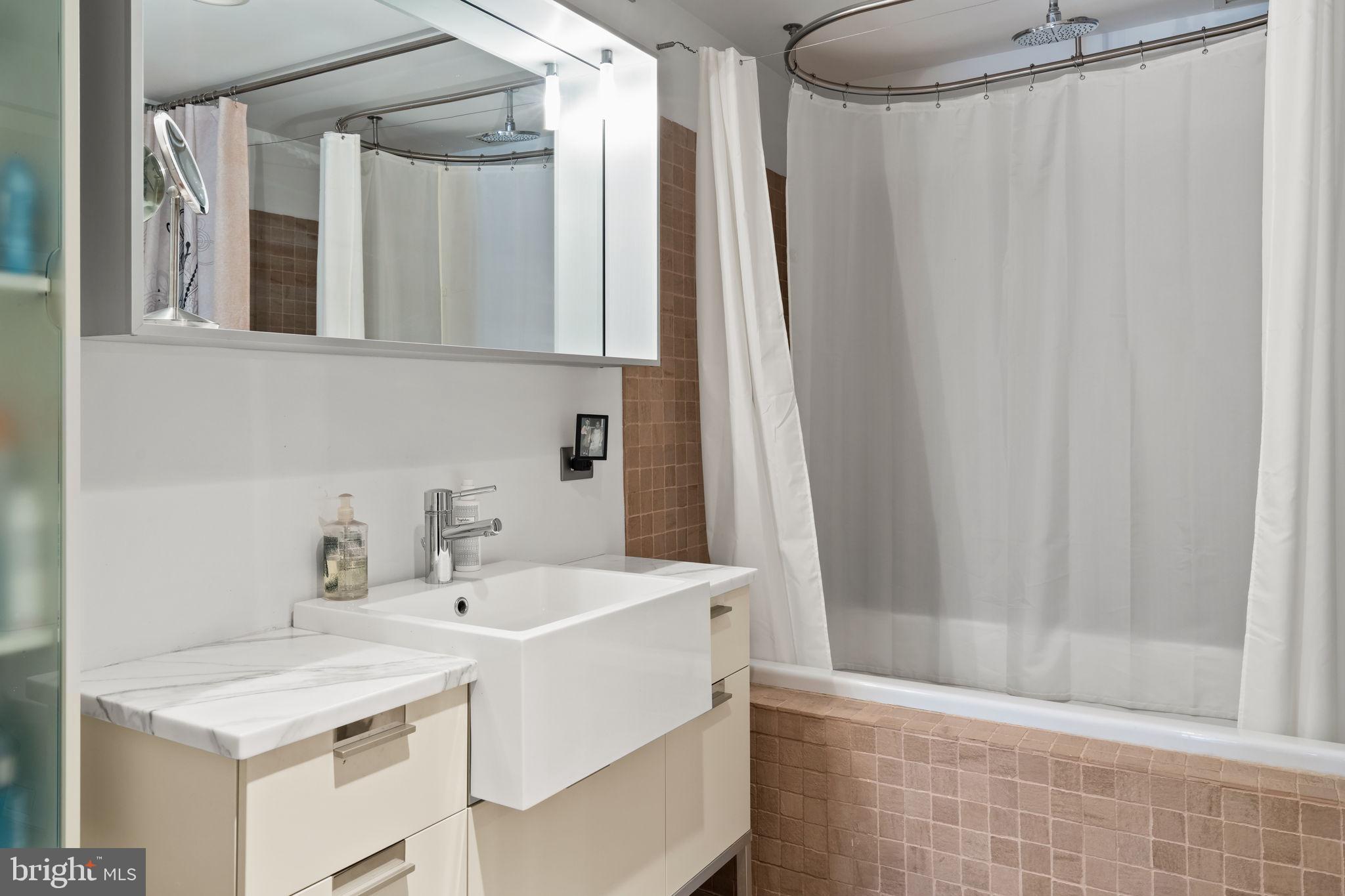 WASHINGTON SQ WEST - Residential