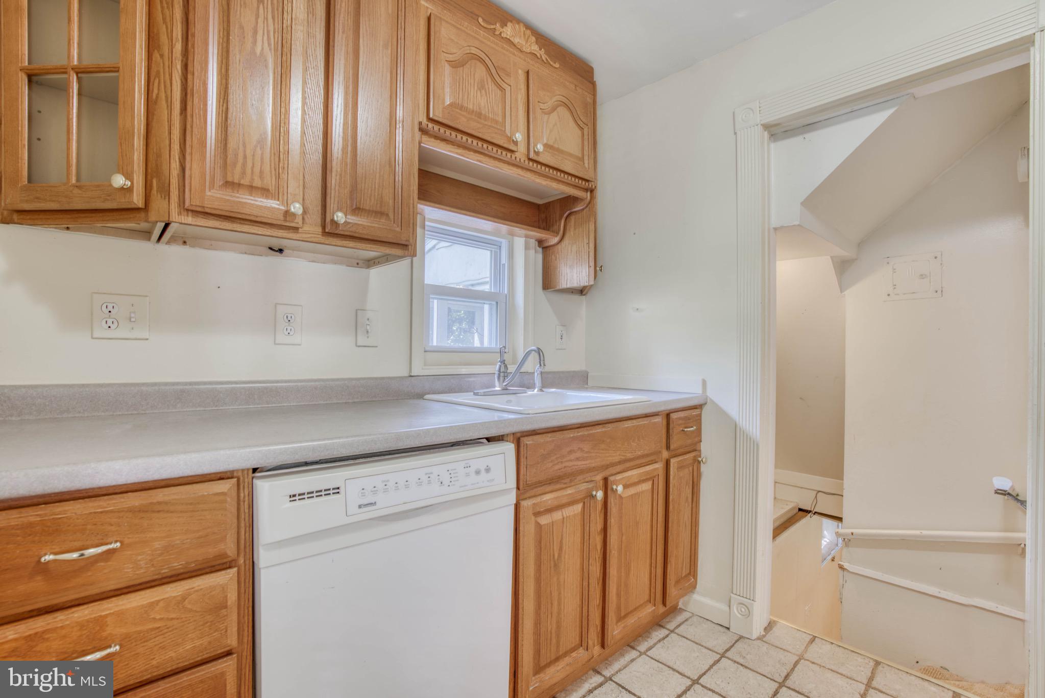 OLD HOMELAND - Residential Lease