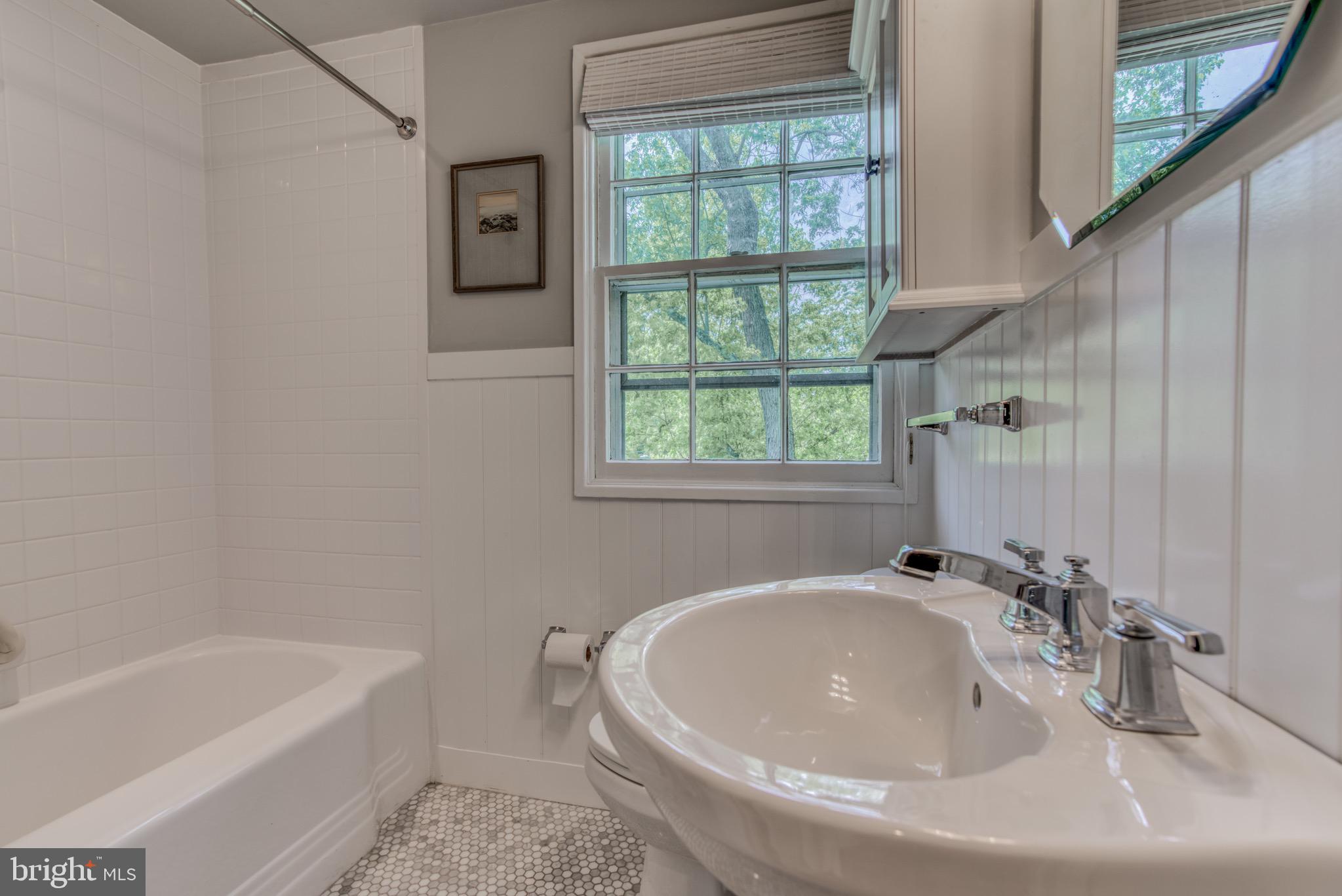 OLD HOMELAND - Residential Lease