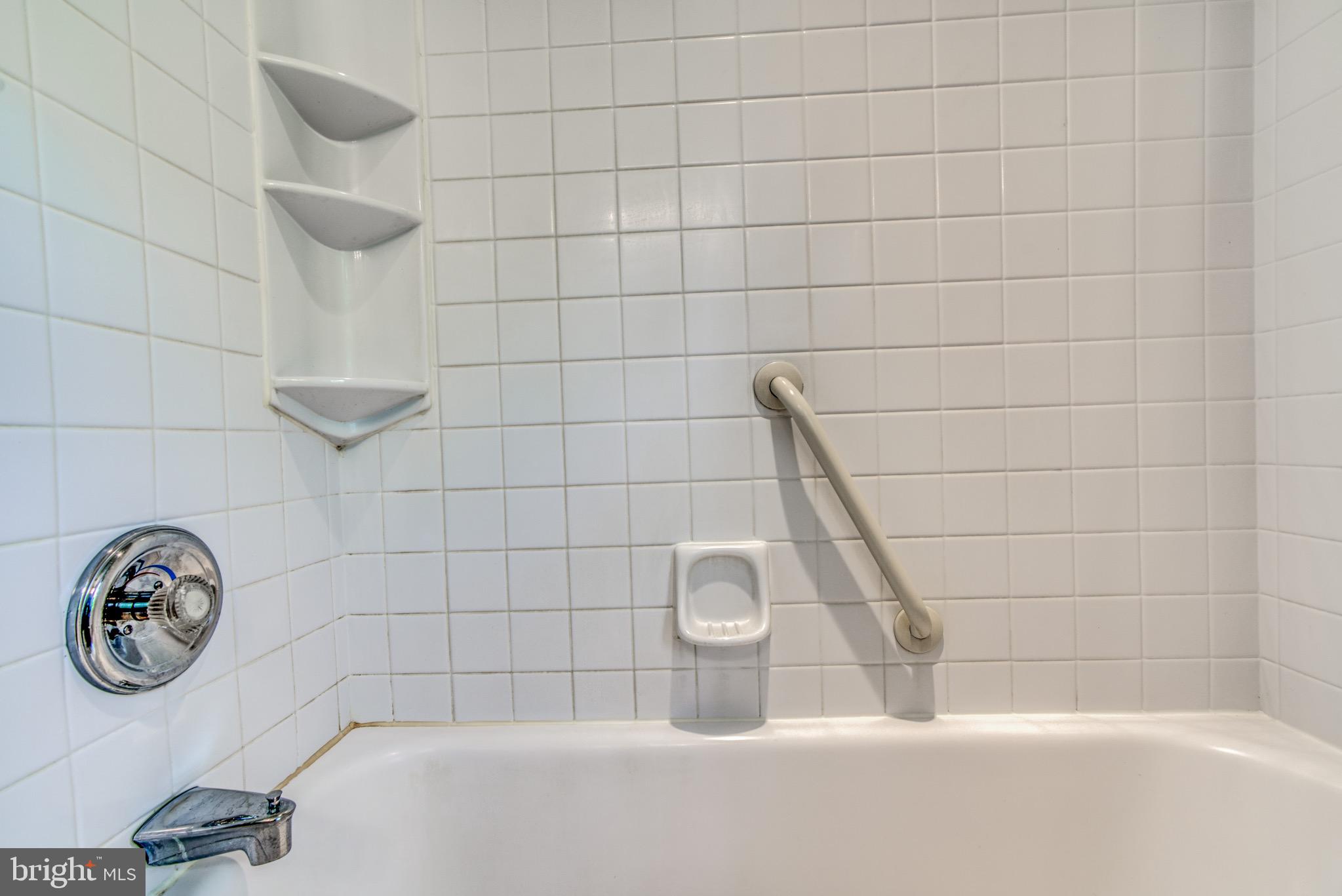 OLD HOMELAND - Residential Lease