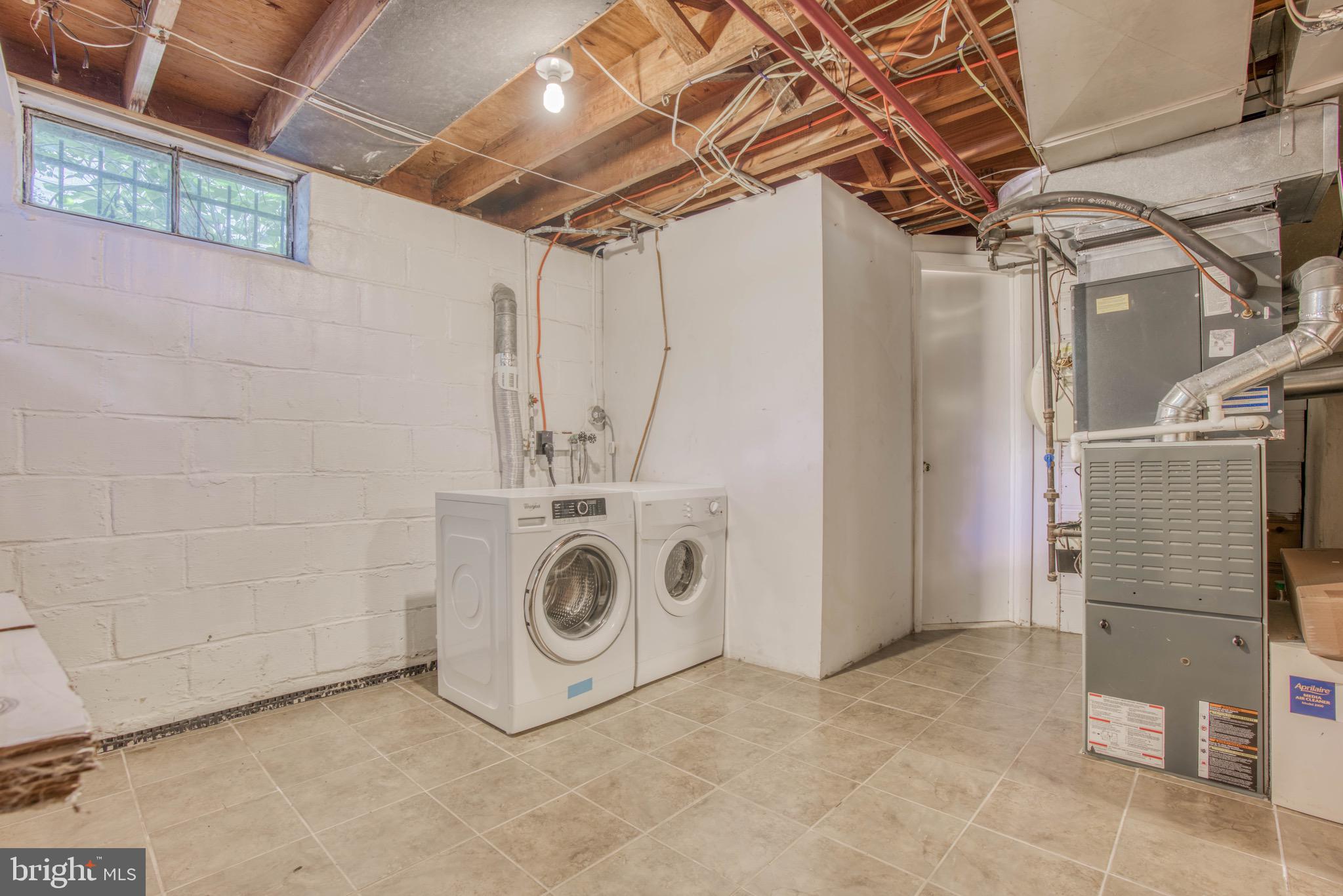 OLD HOMELAND - Residential Lease