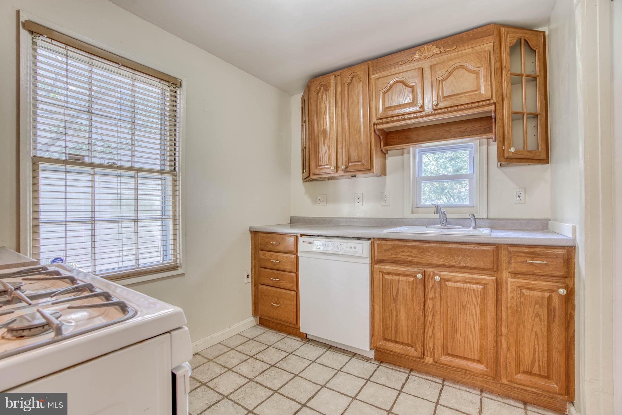 OLD HOMELAND - Residential Lease