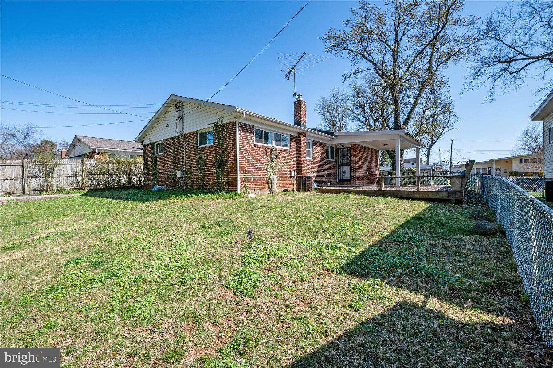 LESLIE MANOR - Residential