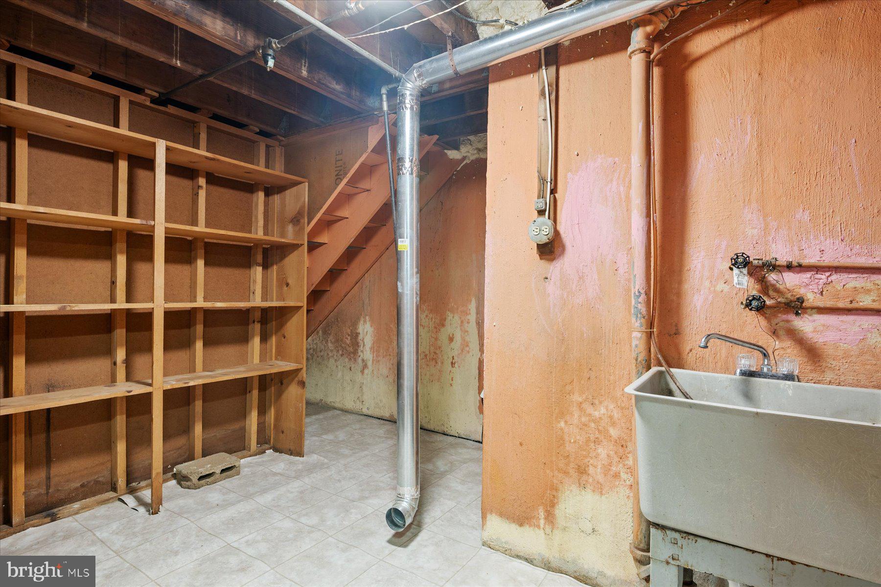 LESLIE MANOR - Residential