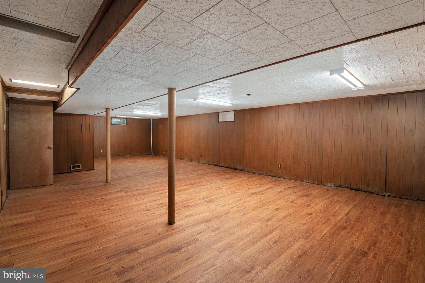 LESLIE MANOR - Residential