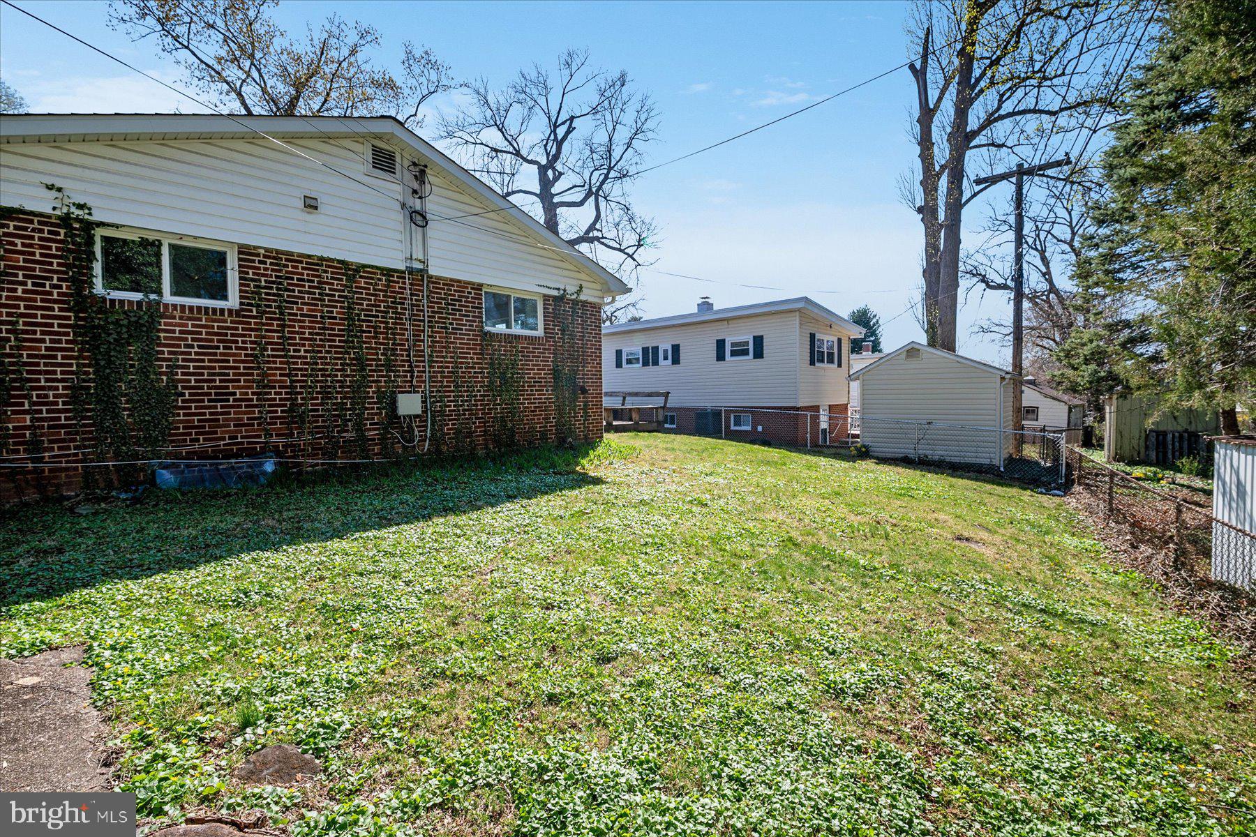 LESLIE MANOR - Residential