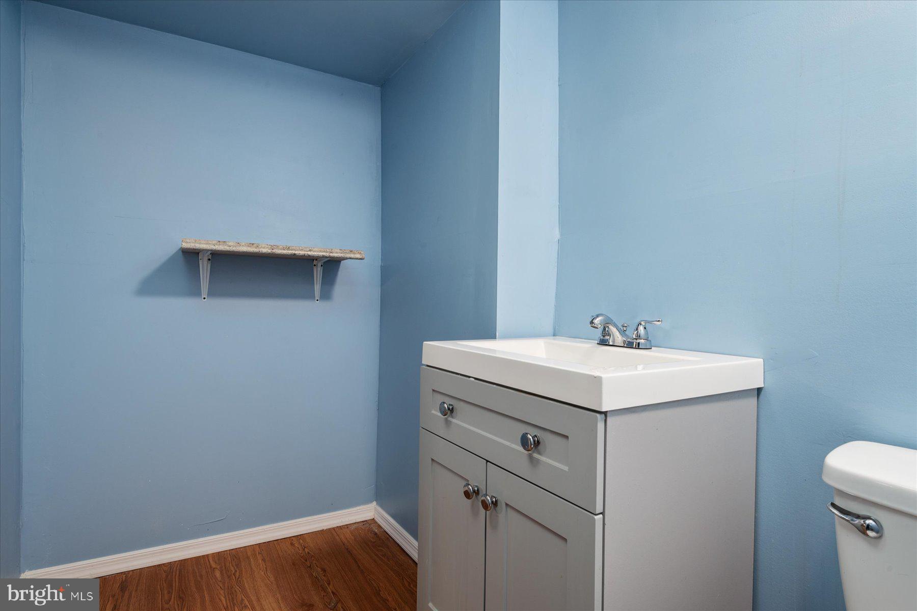 LESLIE MANOR - Residential